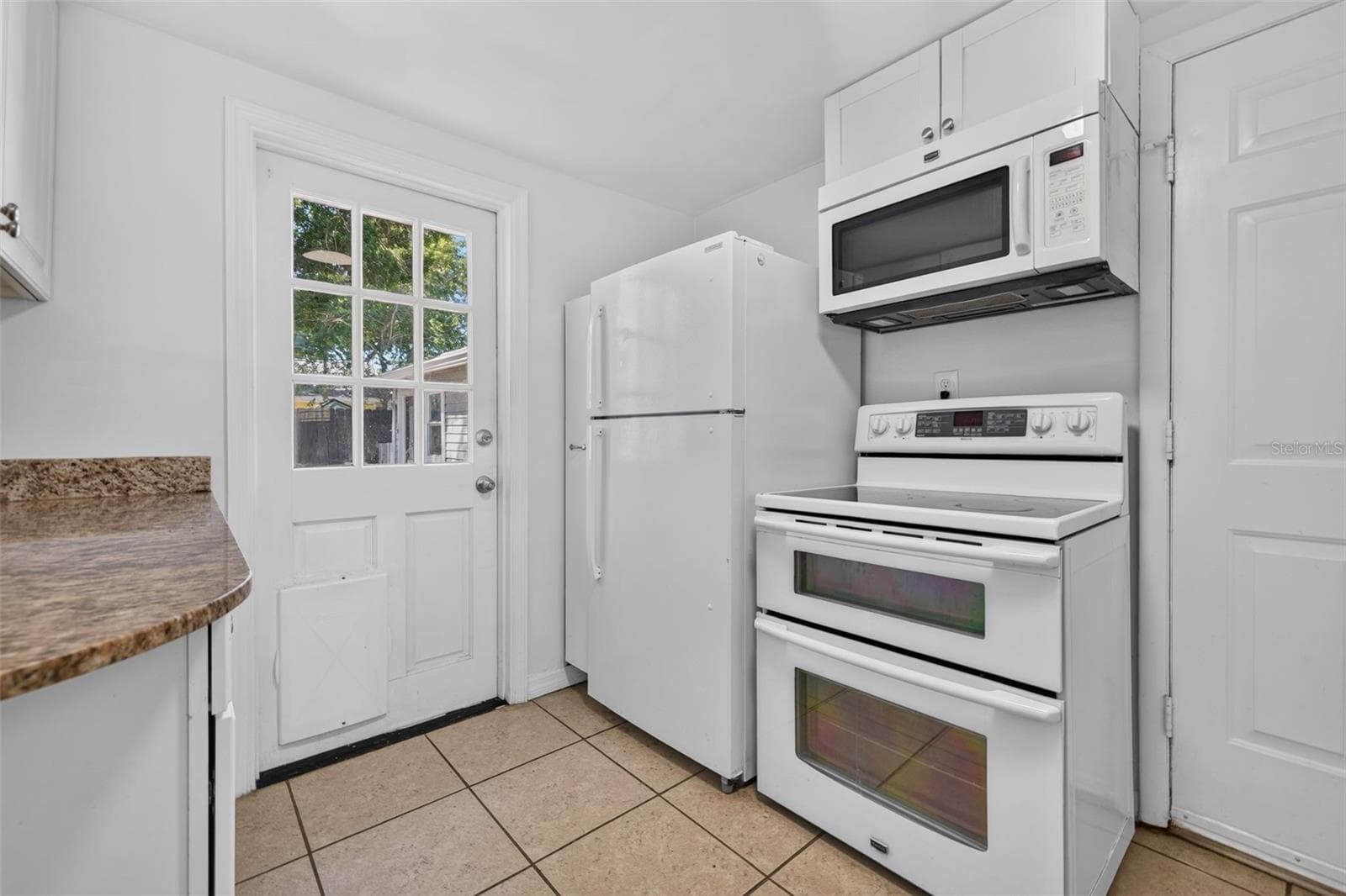 1162 Highland St N photo 4