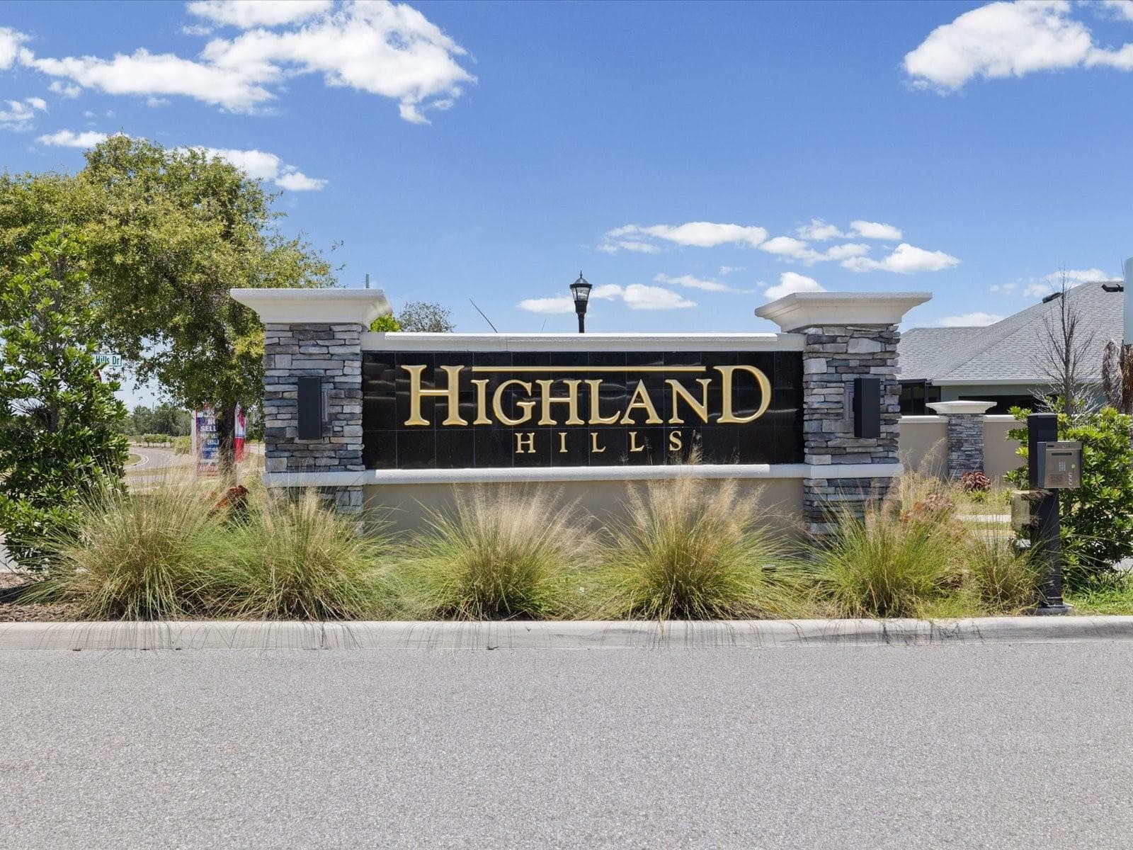 9401 Highland Hills Dr photo 2