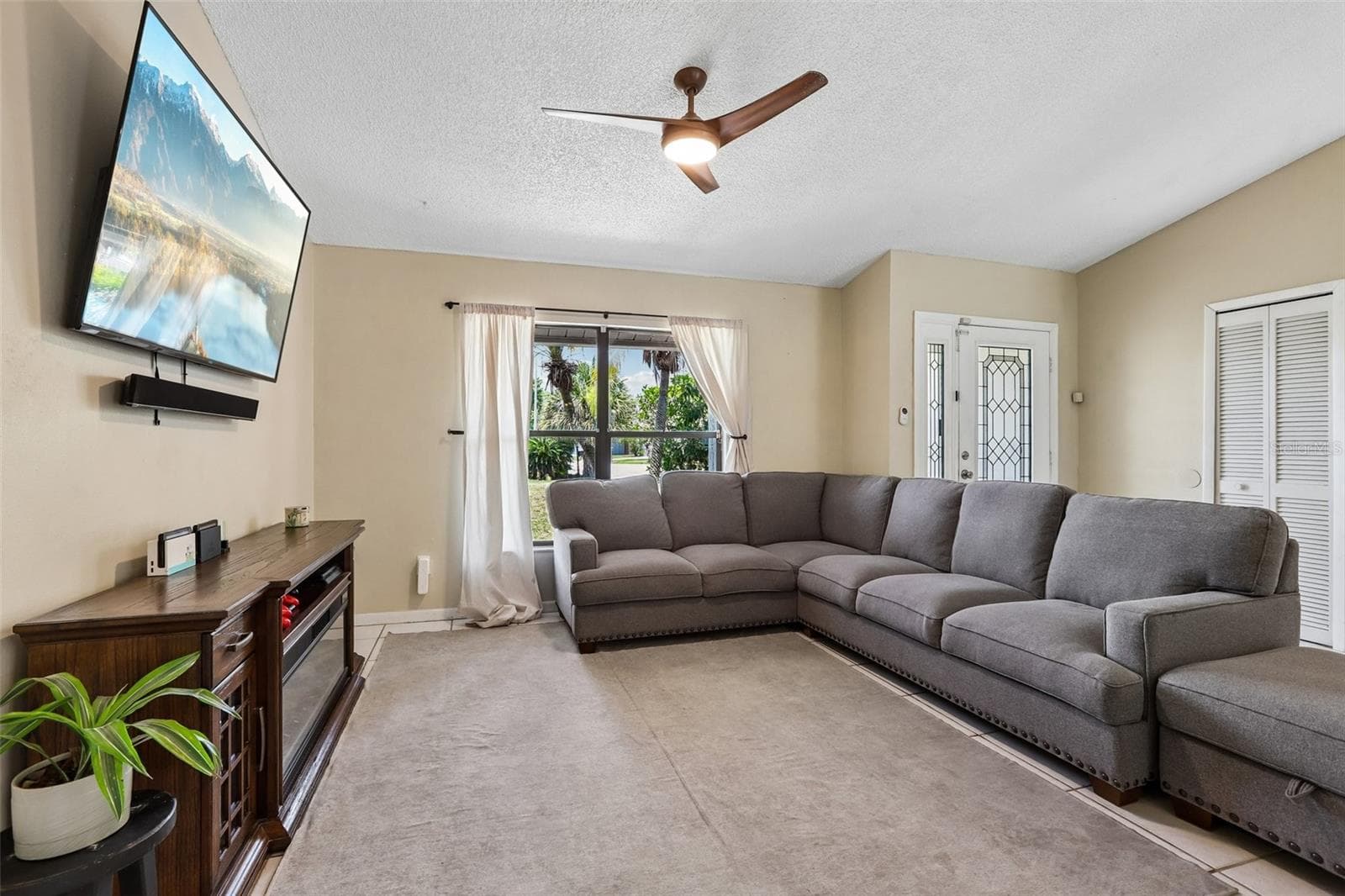 6805 Longpointe Way photo 3