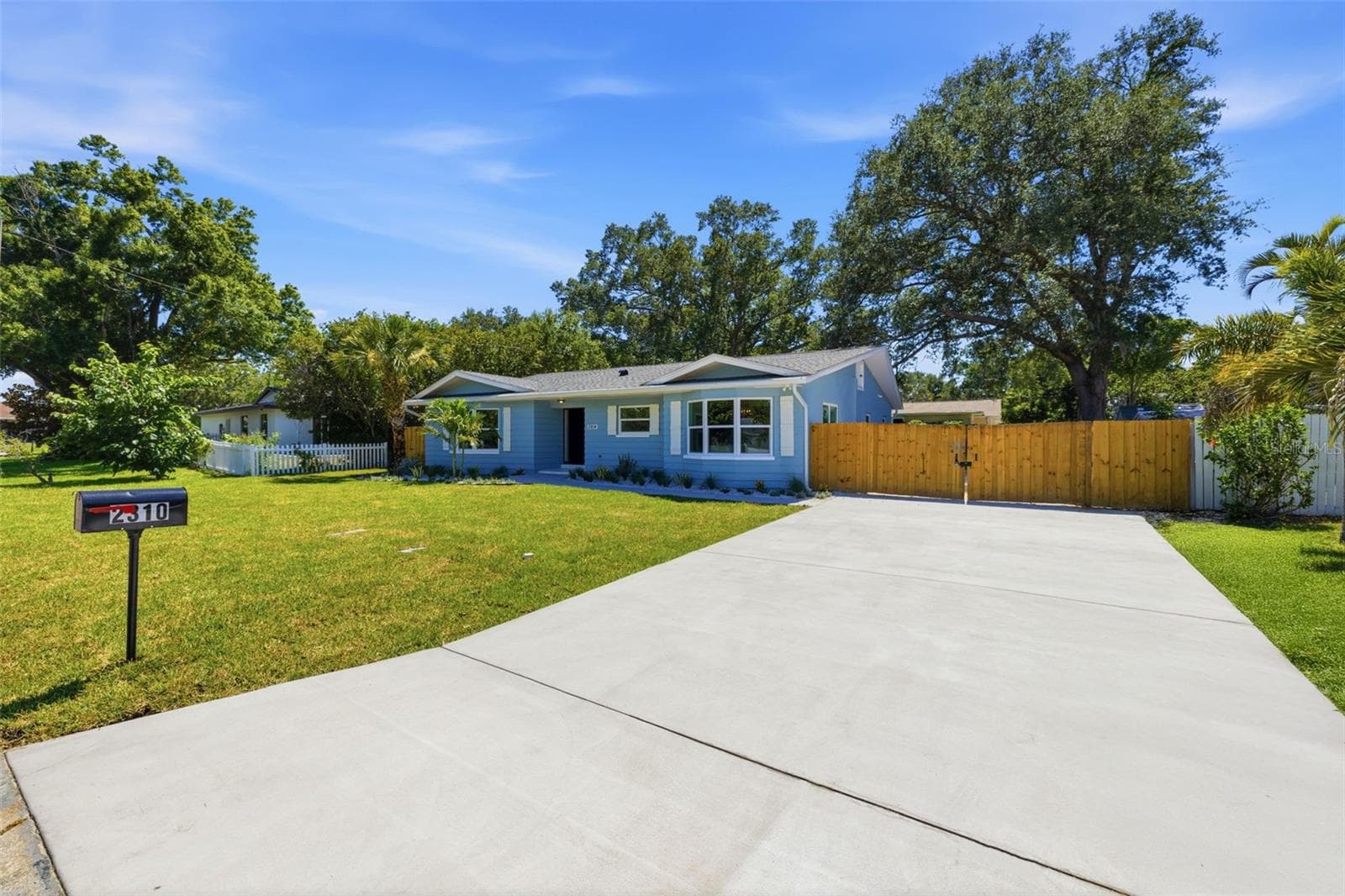 2310 Harrison Dr photo 3