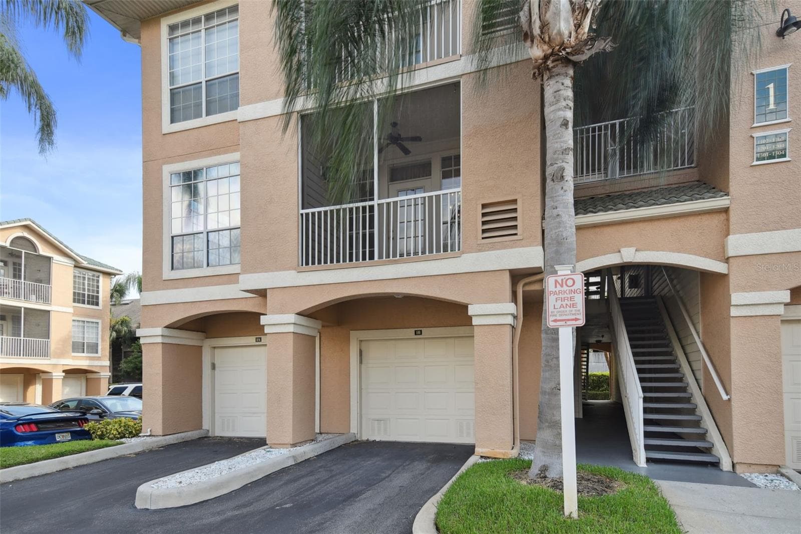 1201 Bay Club Cir photo 3
