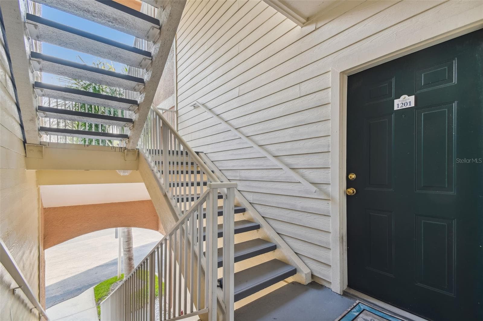 1201 Bay Club Cir photo 4