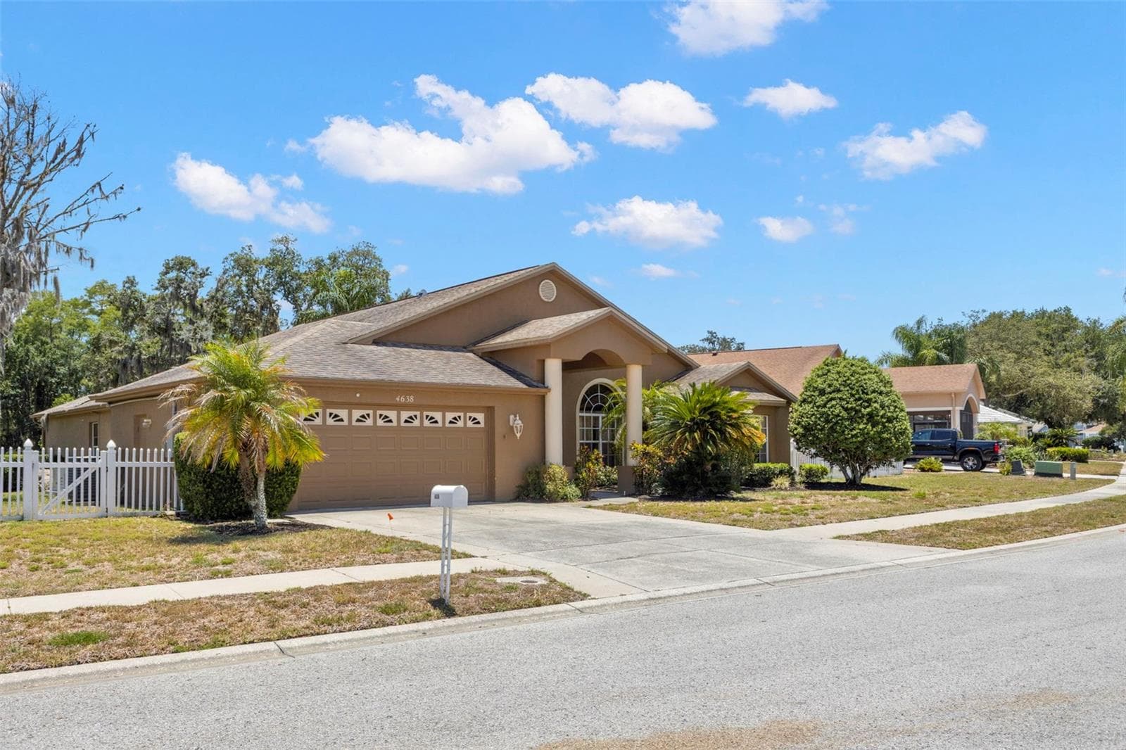 4638 Anaconda Dr photo 2