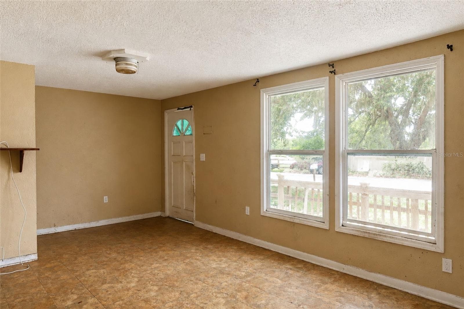 1208 Cherry Ln photo 3