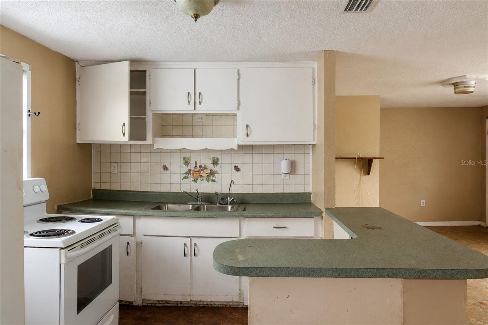 1208 Cherry Ln photo 4