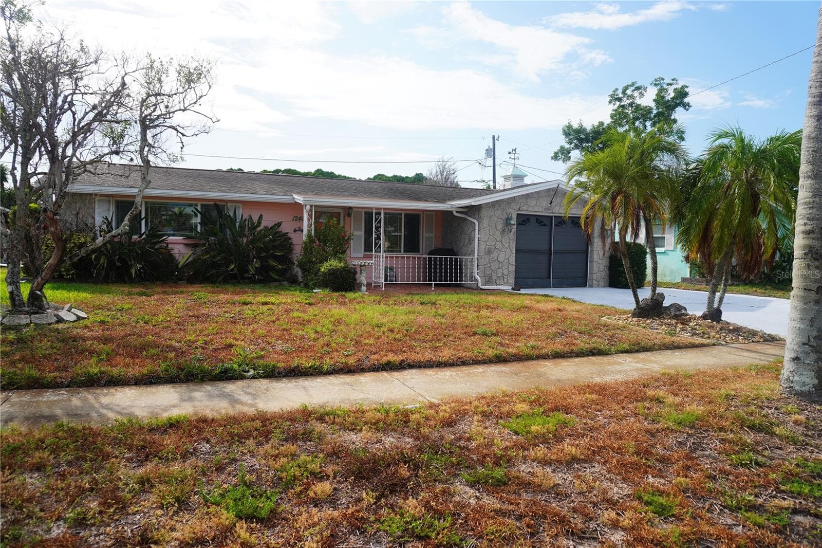 1248 Ermine Dr photo 2