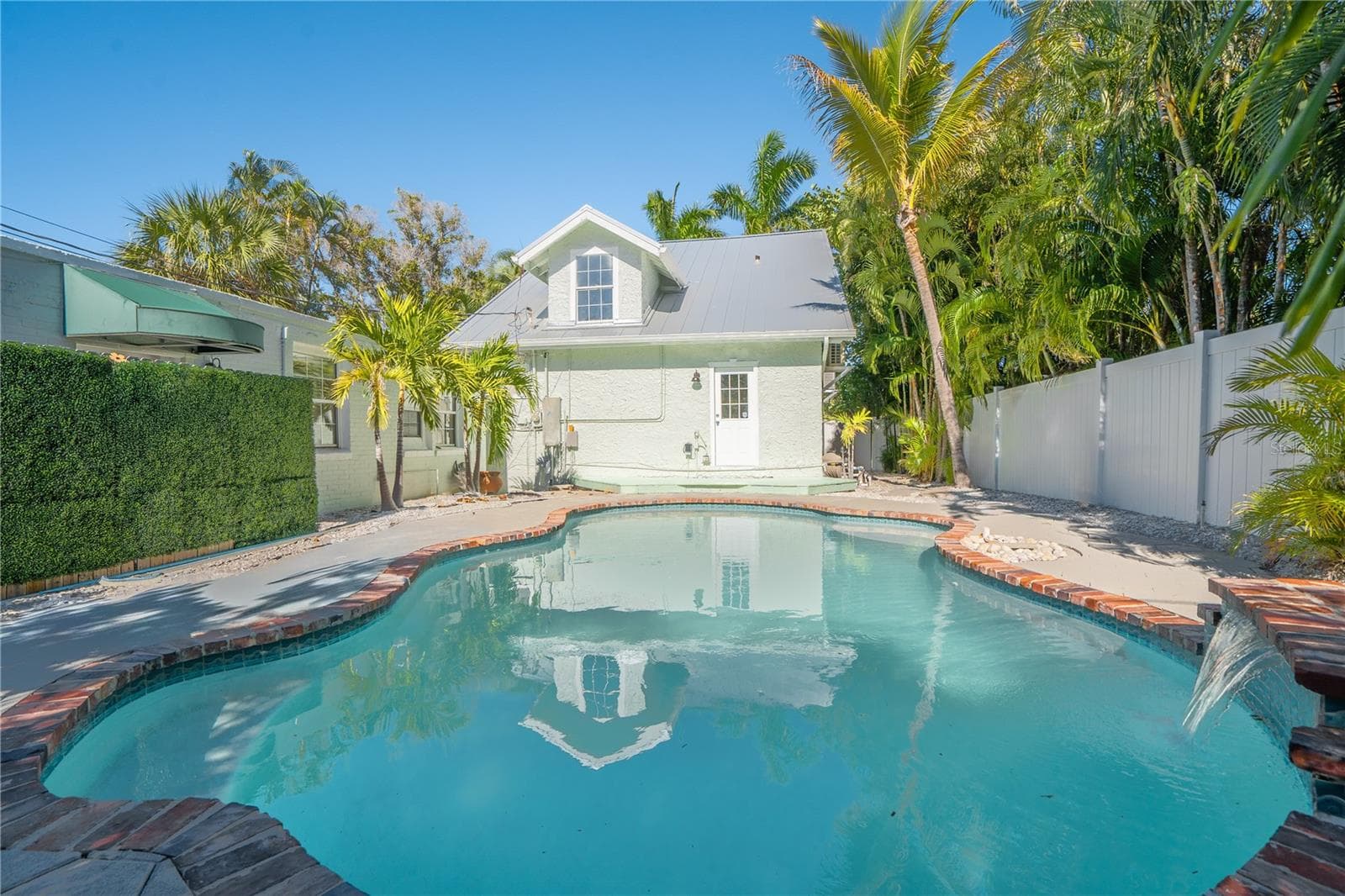 3310 E Maritana Dr photo 2