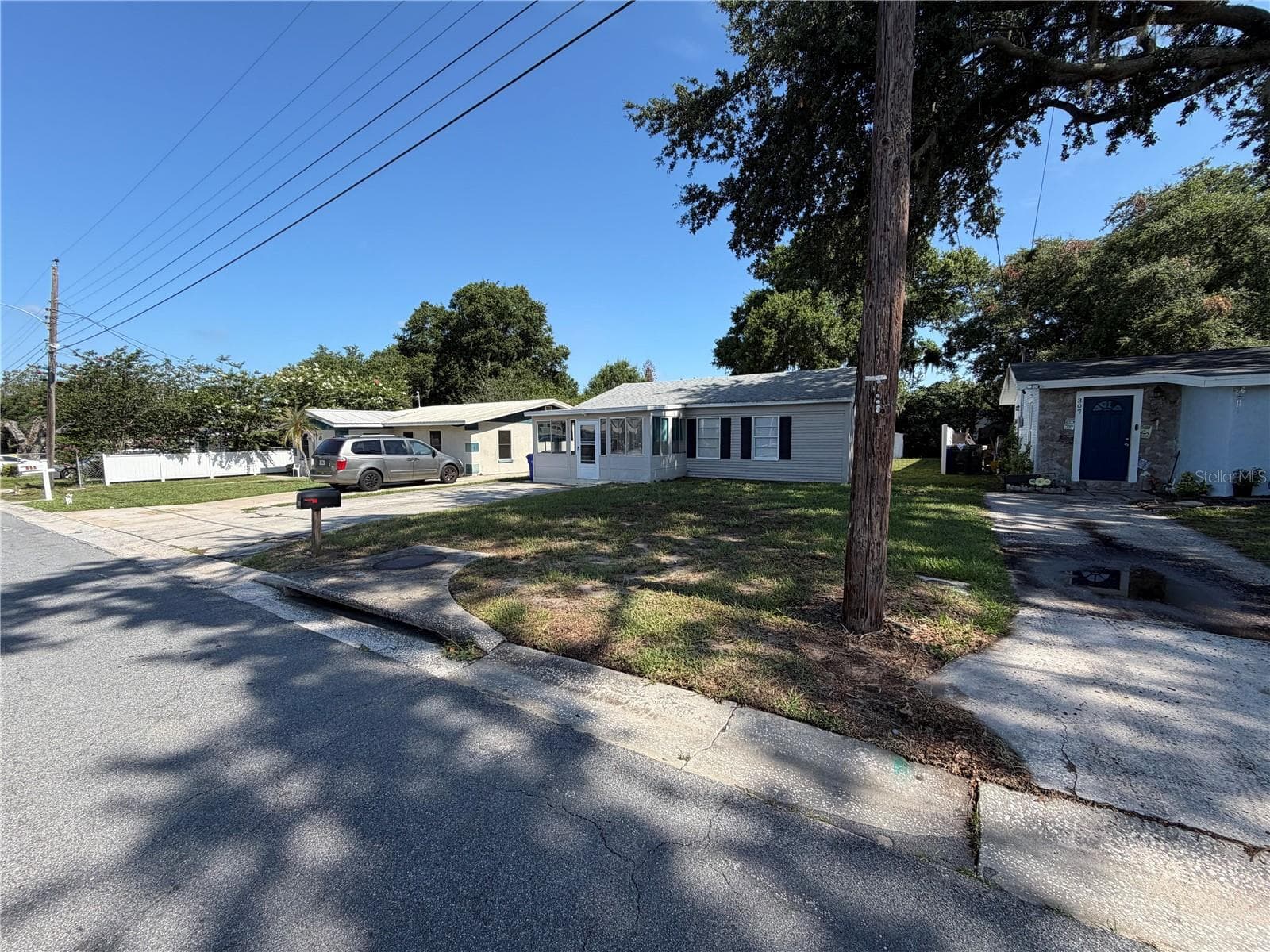 311 W Bella Vista St photo 3