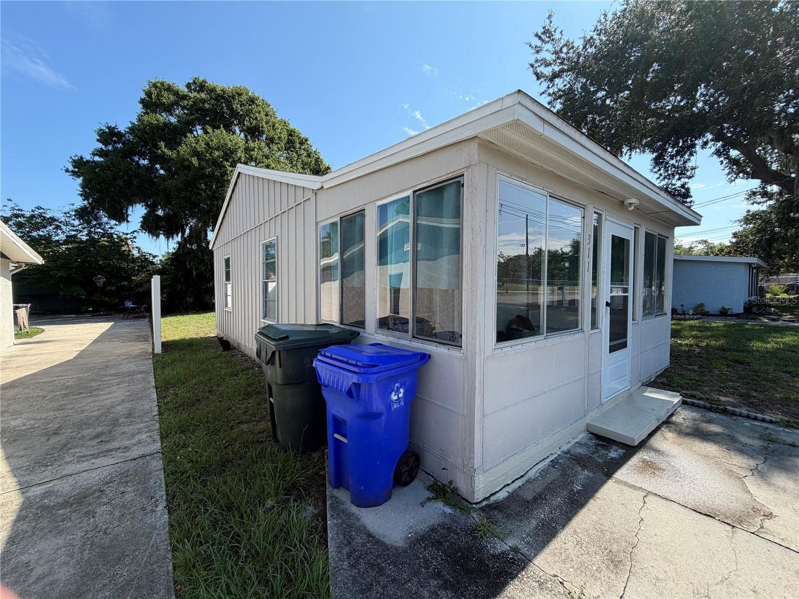 311 W Bella Vista St photo 4
