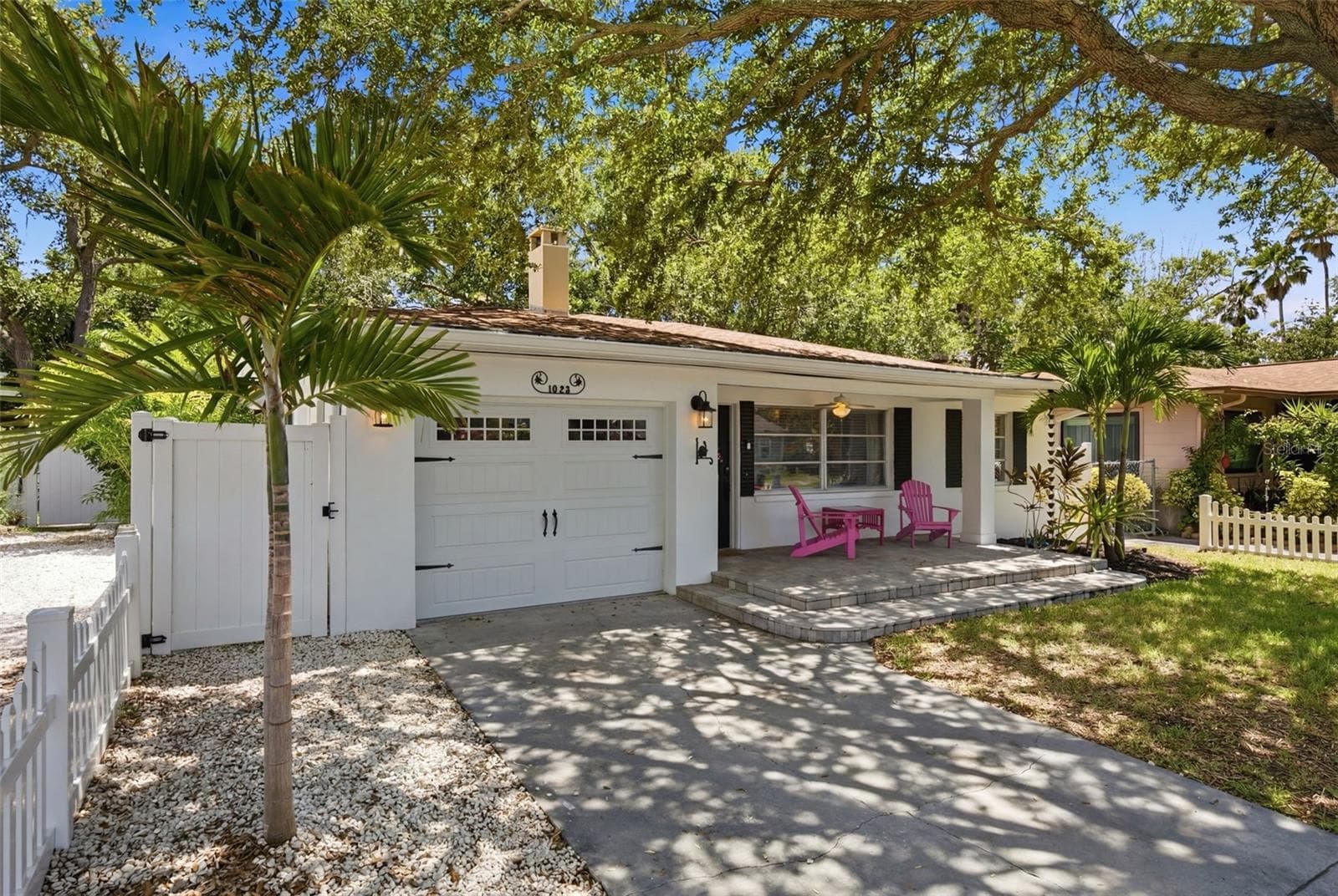 1023 Granada St photo 2