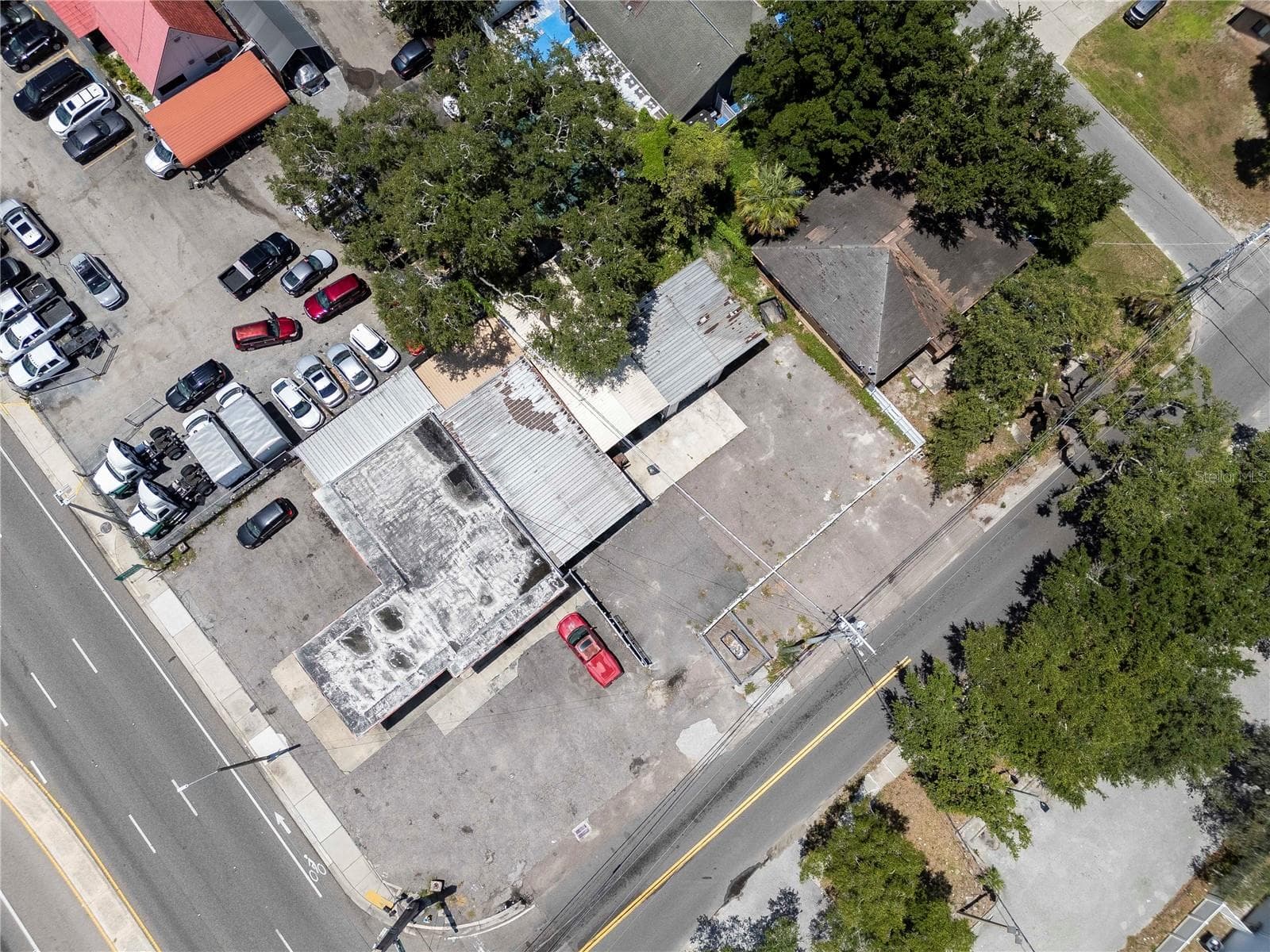 8624 N Florida Ave photo 3