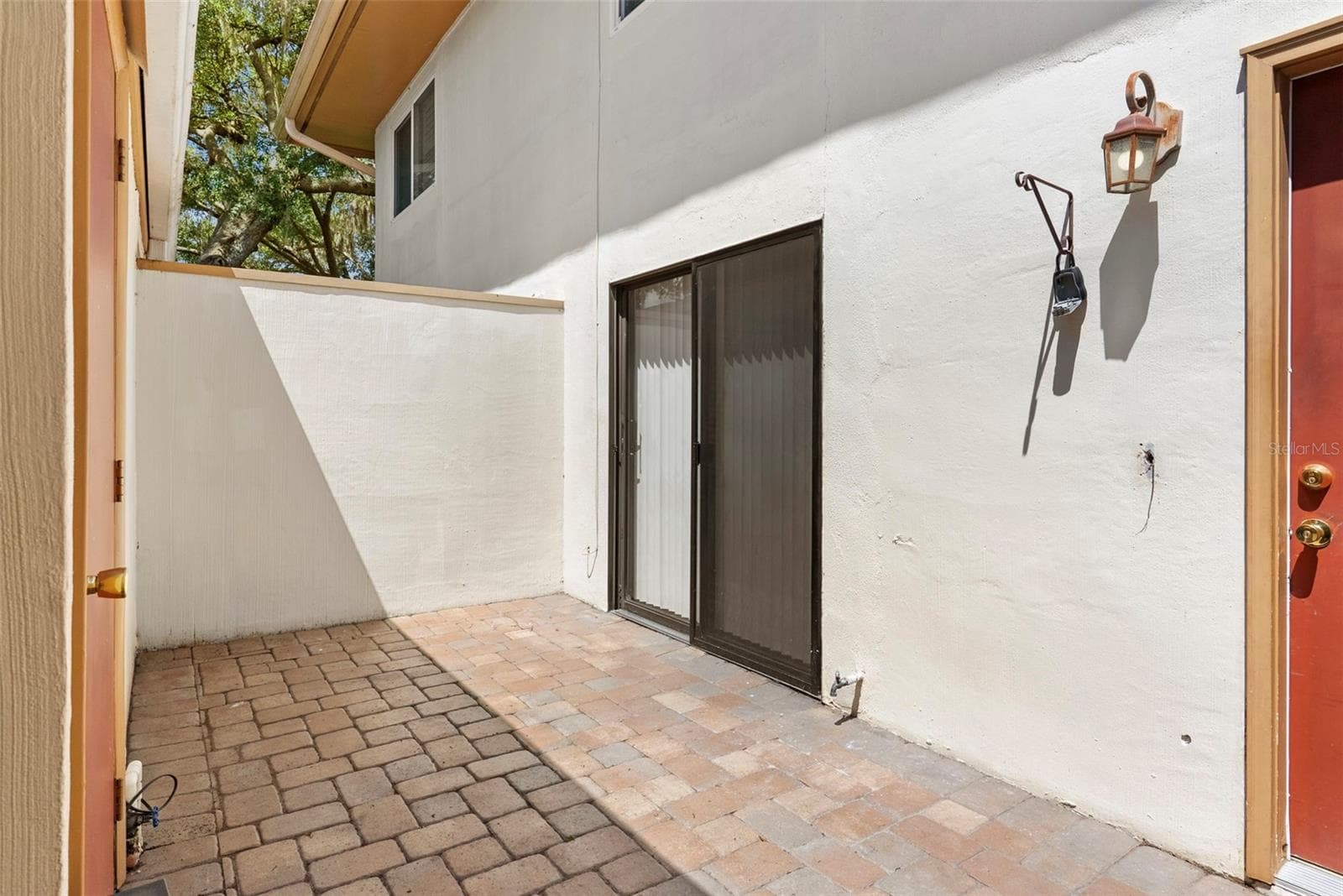 408 Howard Ave #B photo 4