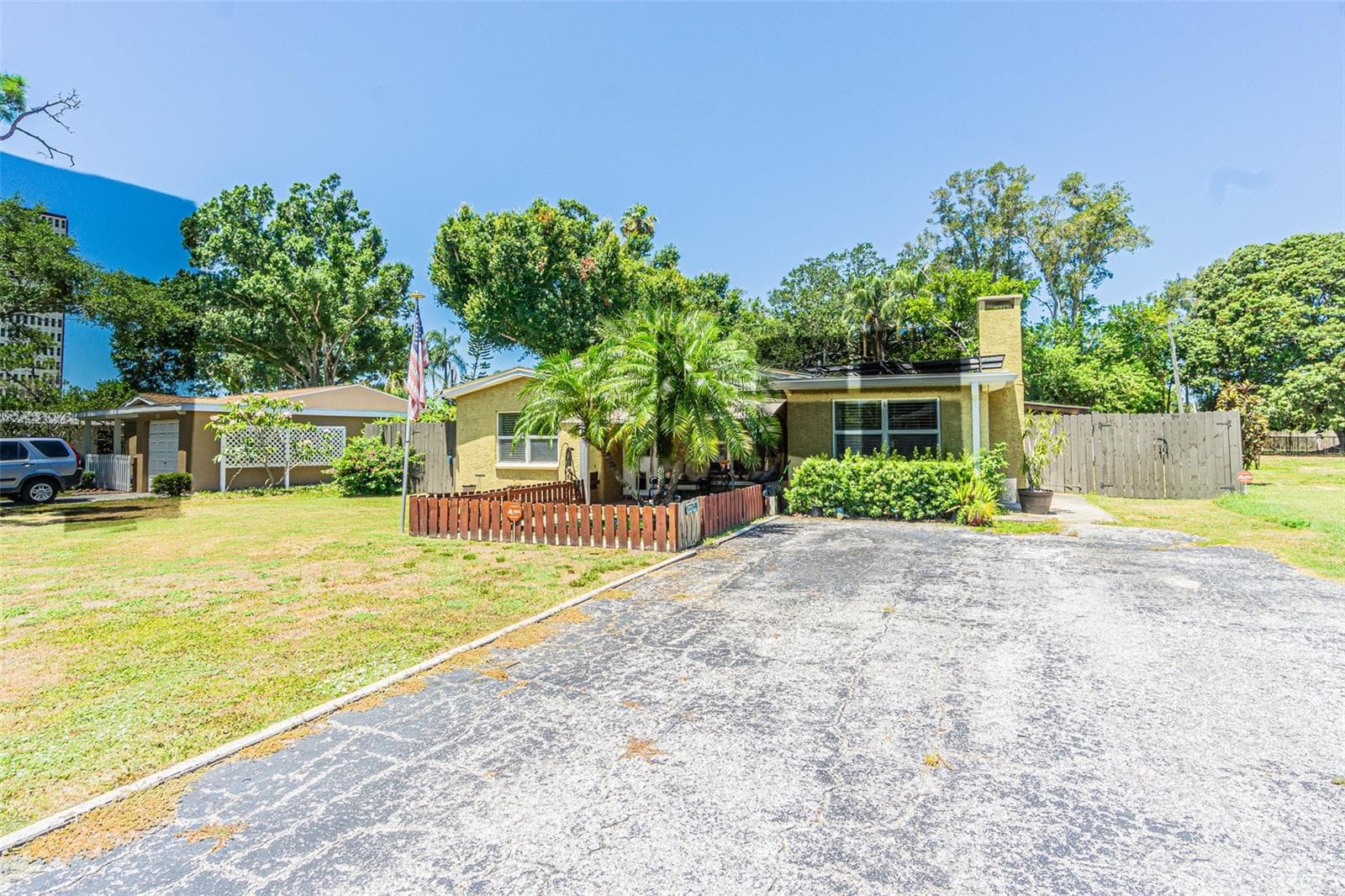721 Oleander Way S photo 4
