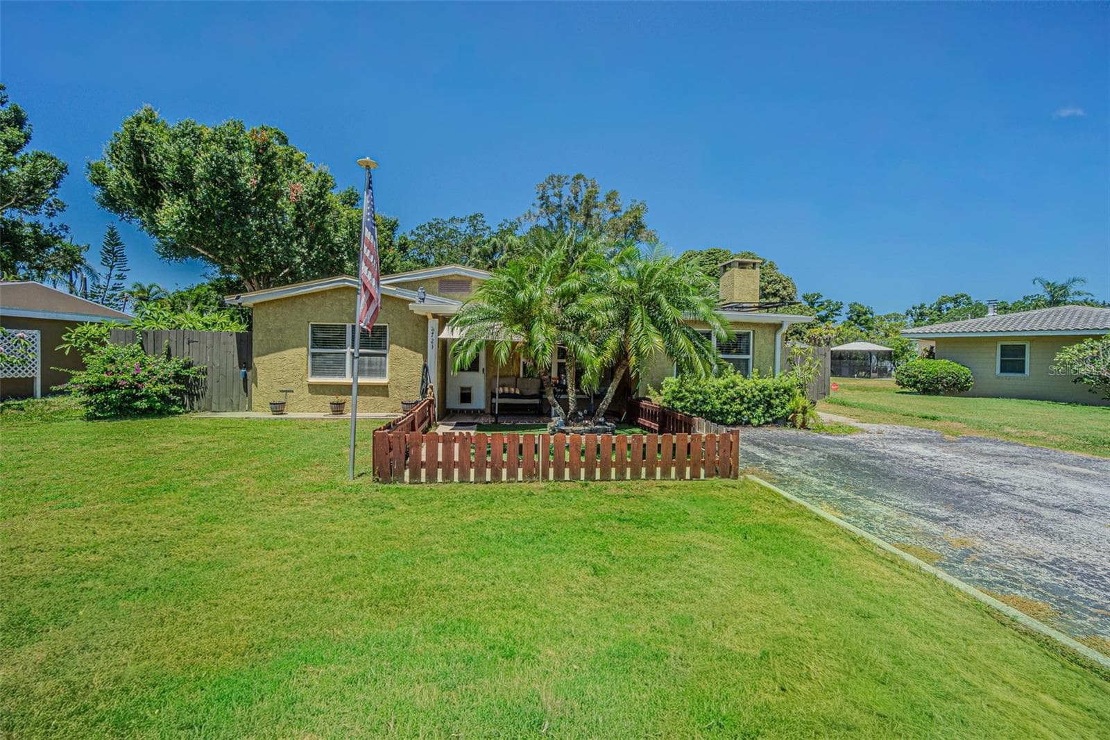 721 Oleander Way S photo 3