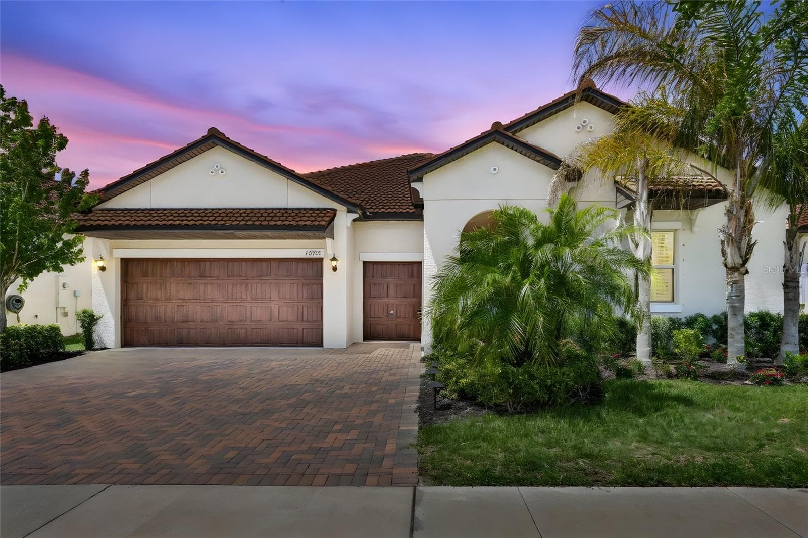 16955 Scuba Crest St photo 2