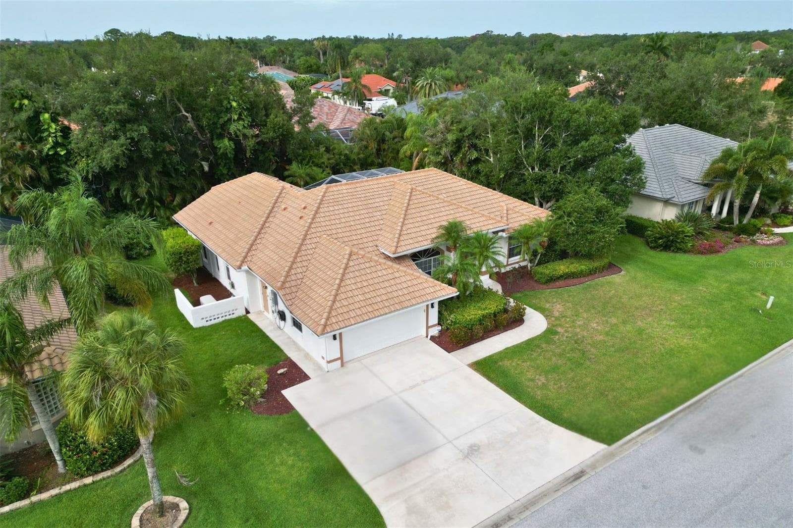 4824 Hanging Moss Ln photo 3