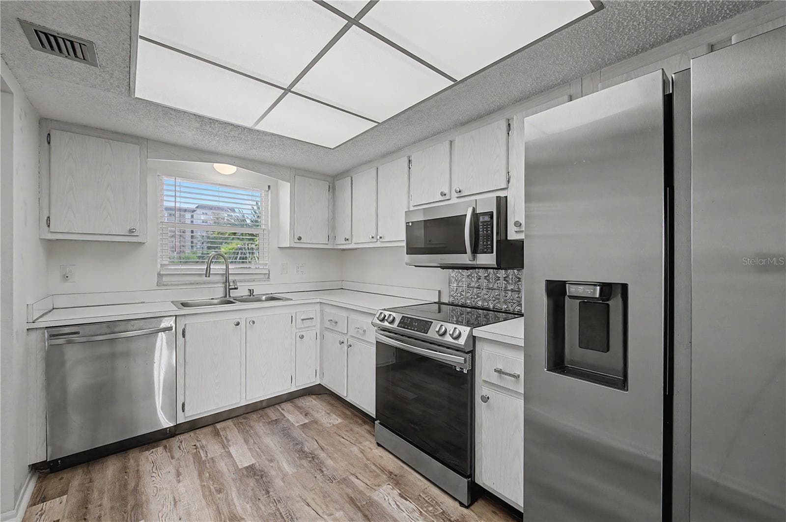 9 Forbes Pl #205 photo 5