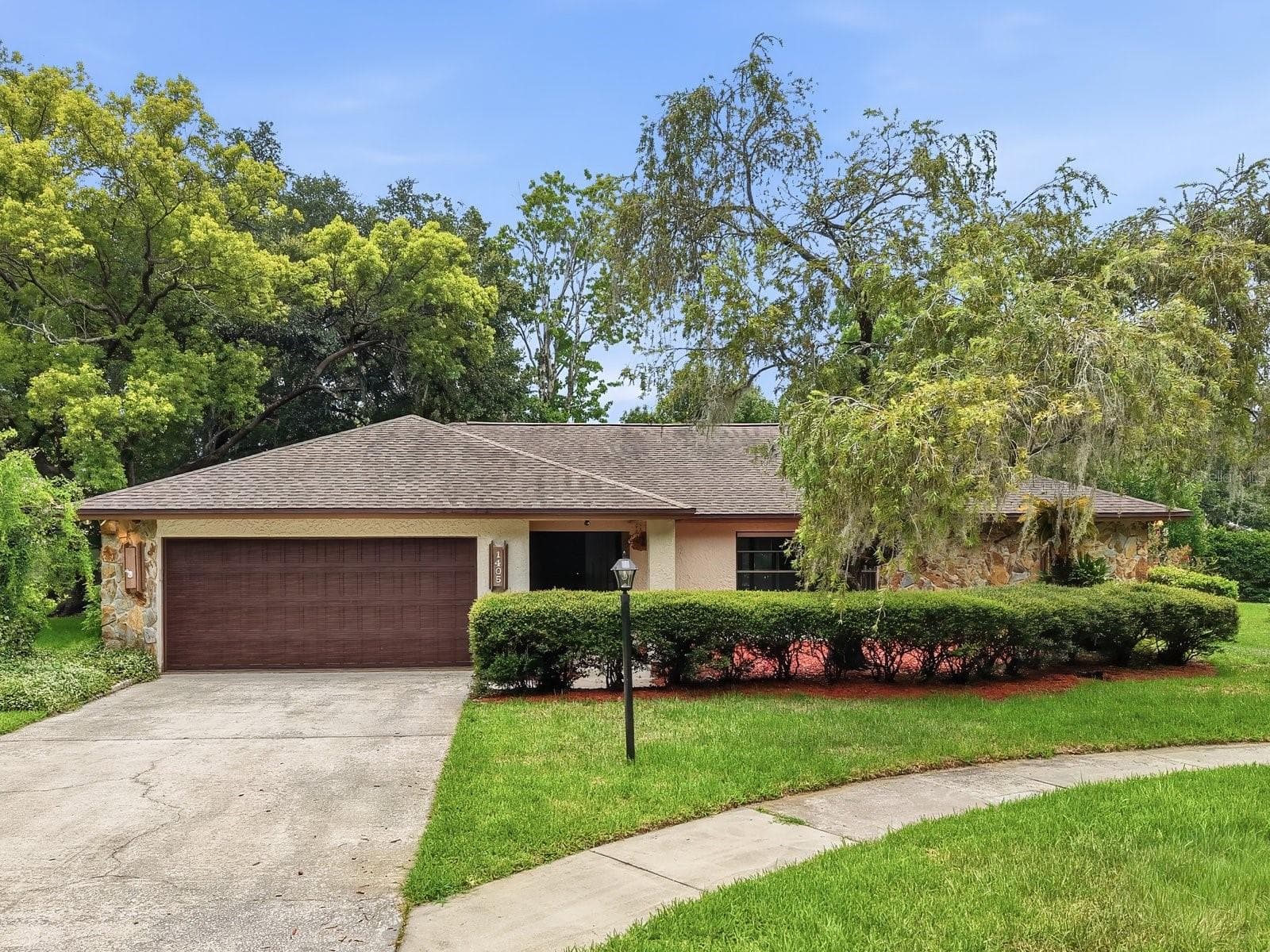1405 Laurel CT photo 2