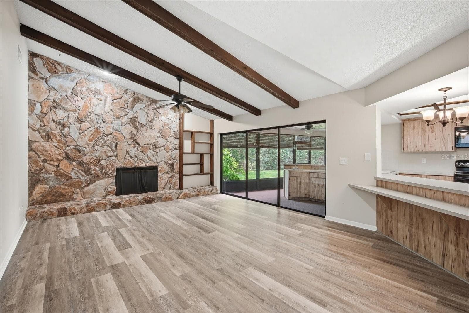 1405 Laurel CT photo 4