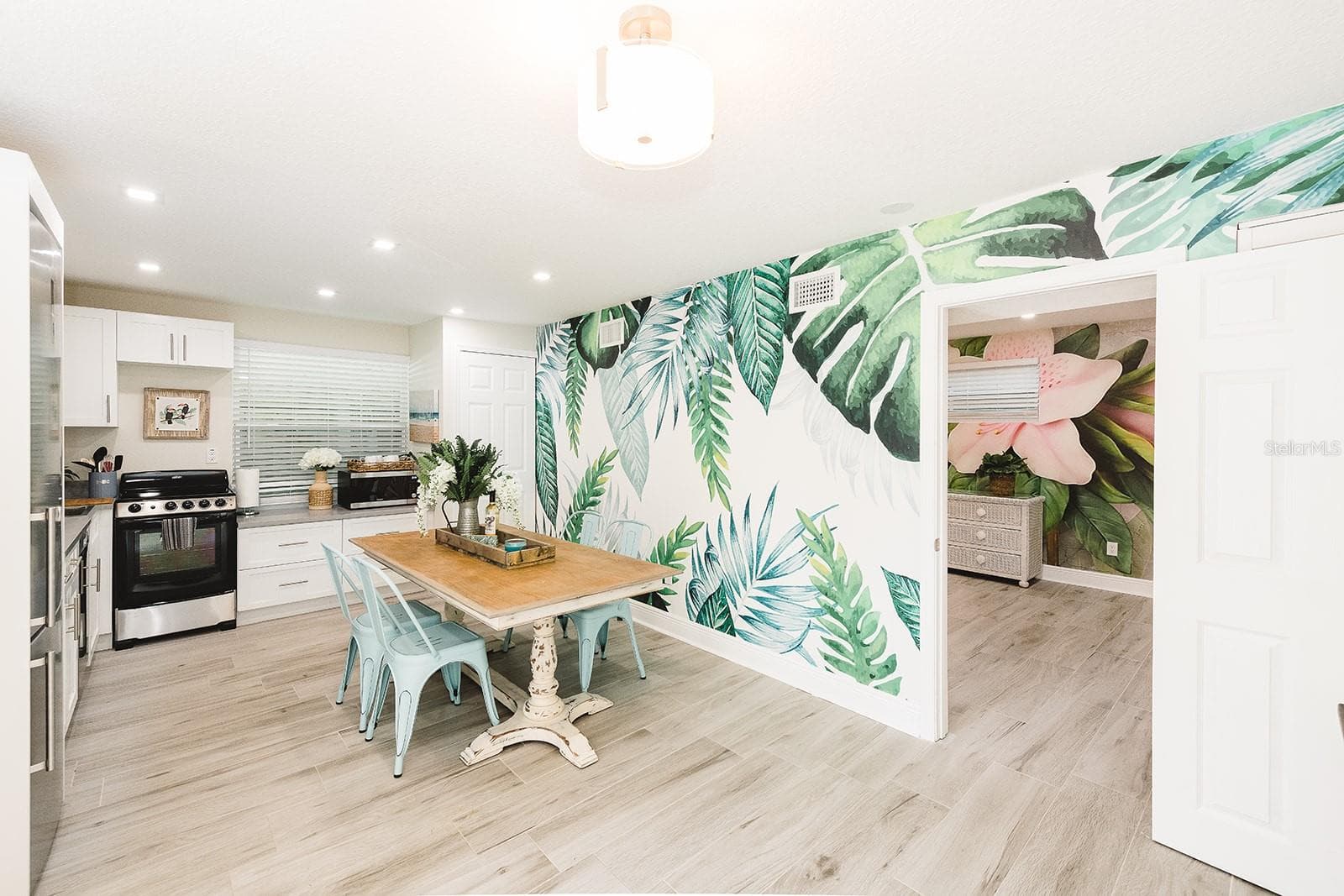 106 E Bay Dr photo 3