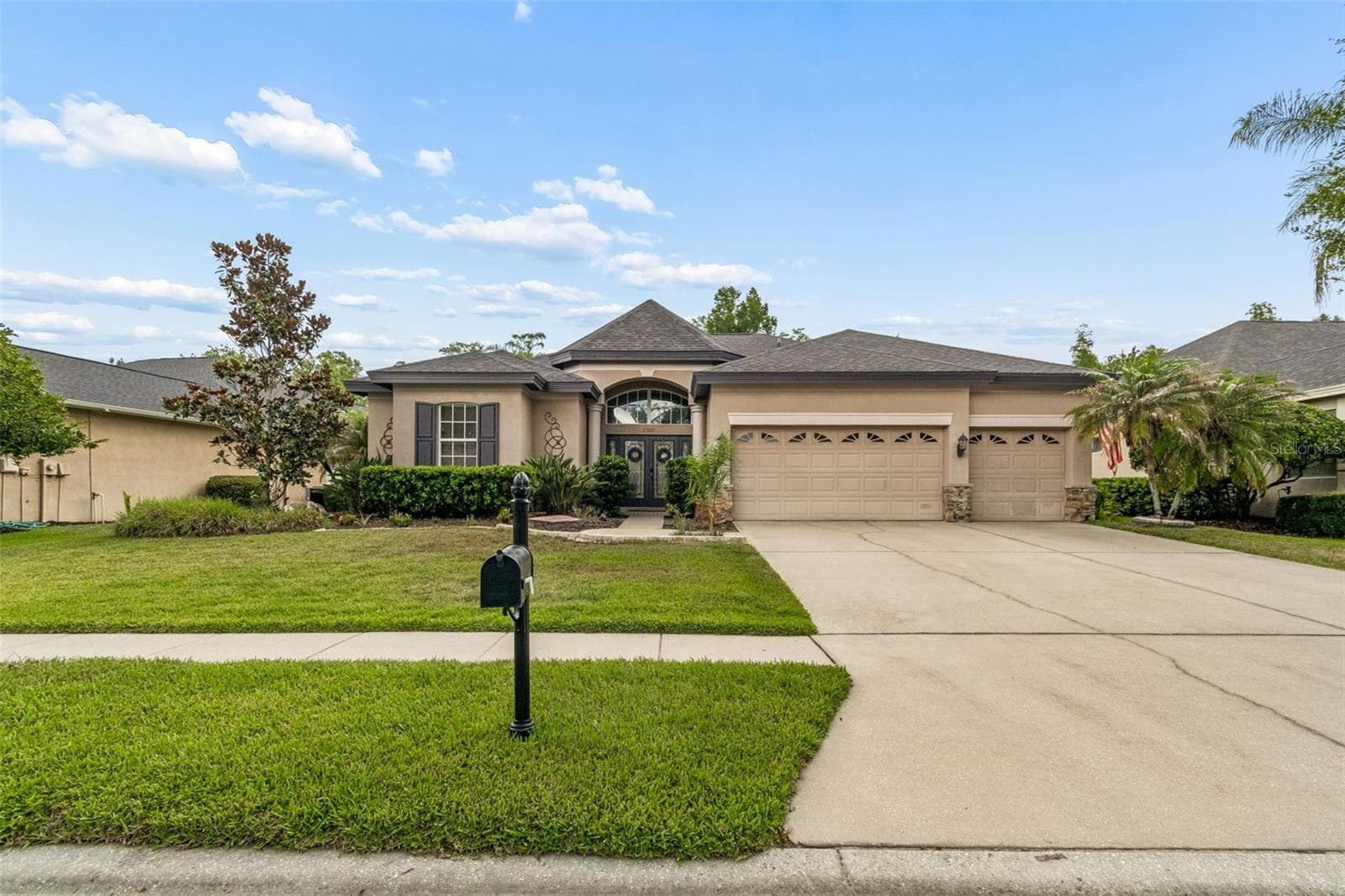 23305 Gracewood Cir photo 2
