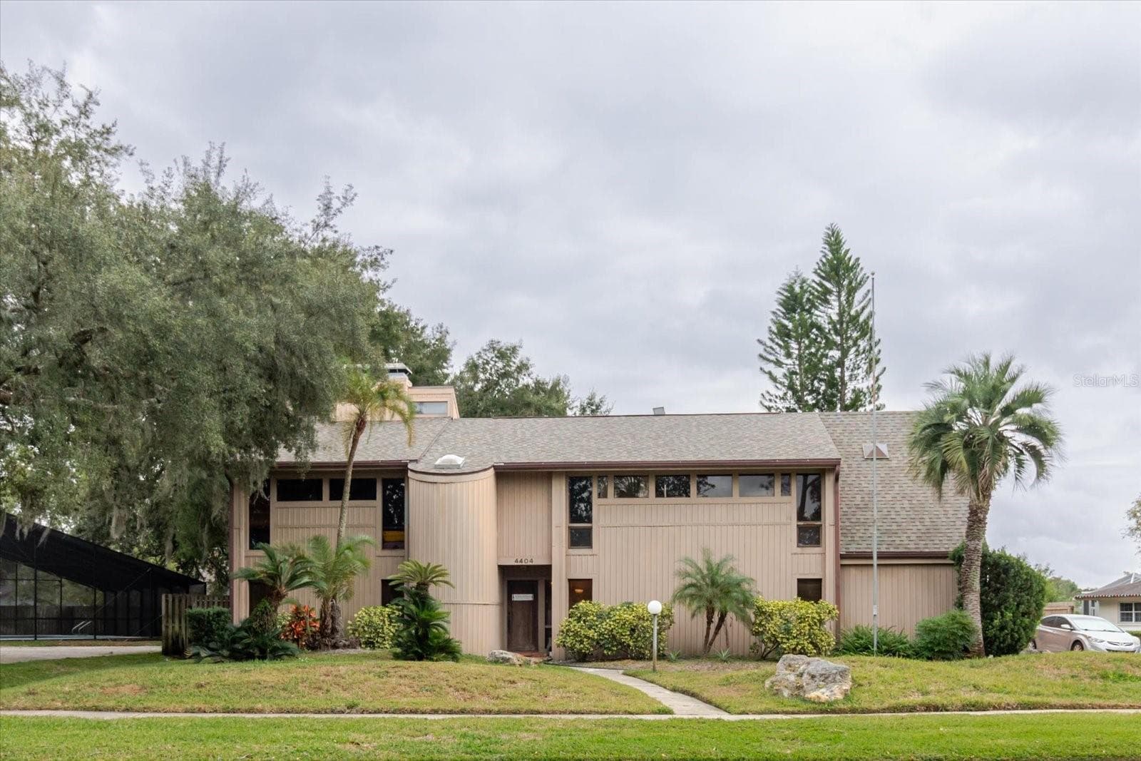 4404 Old Orchard Dr photo 2