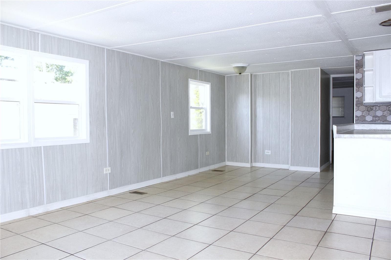 1845 Dixie Ln photo 2