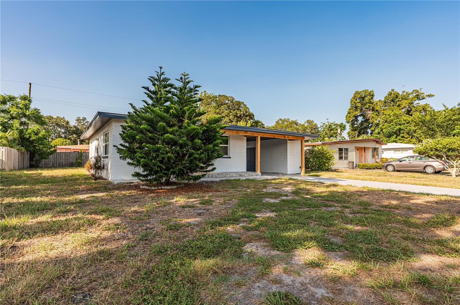 1359 Barry St photo 3