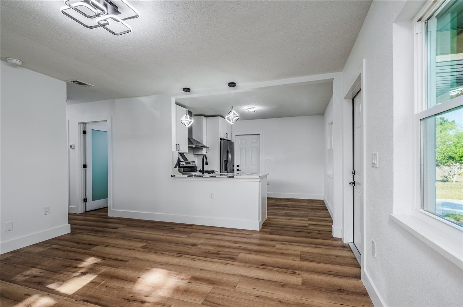 1359 Barry St photo 5