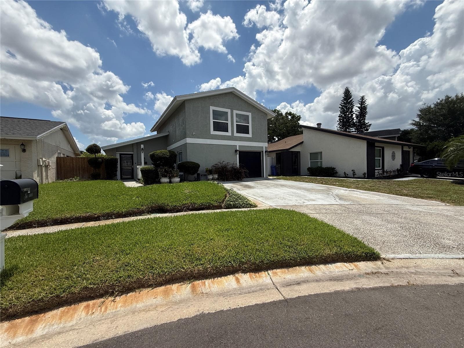 10009 Regal Woods Ln photo 2