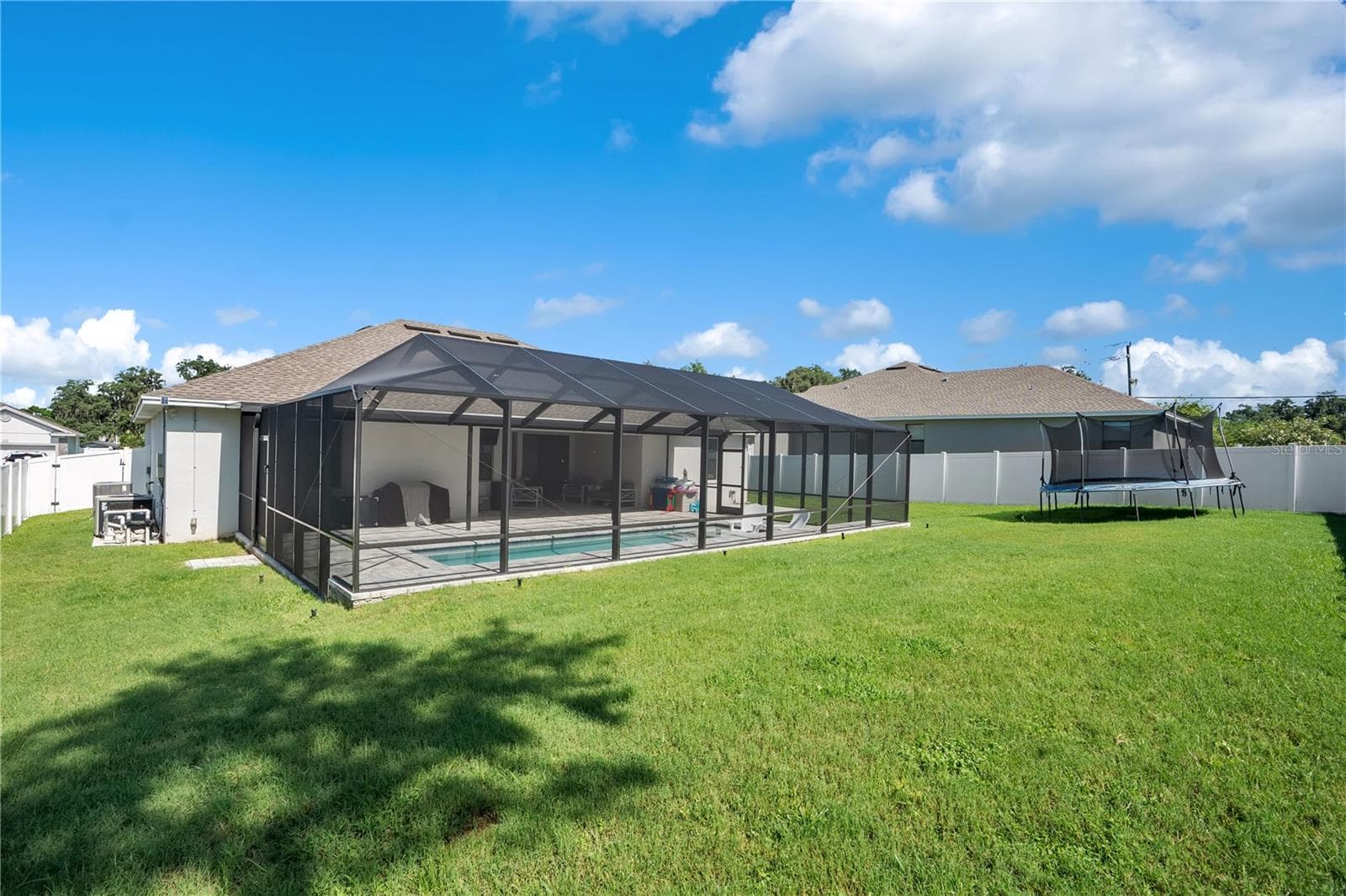 525 Gandhi Dr photo 4