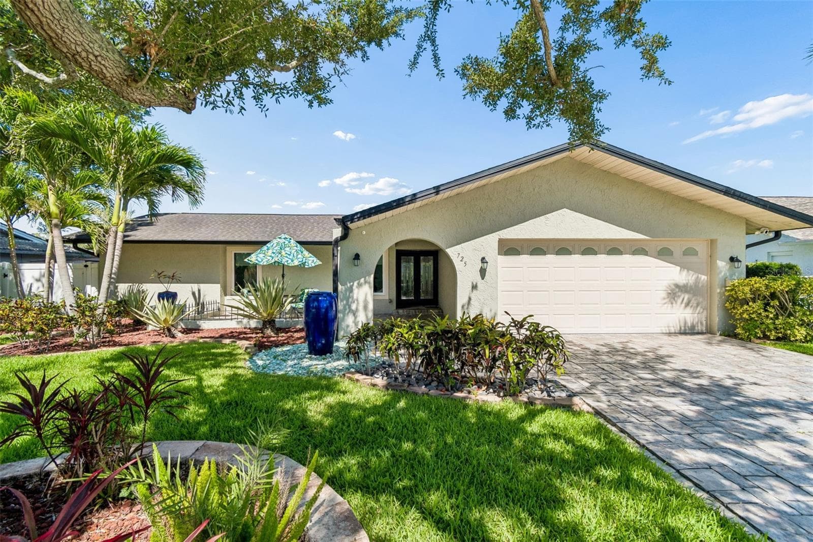 725 Del Oro Dr photo 3