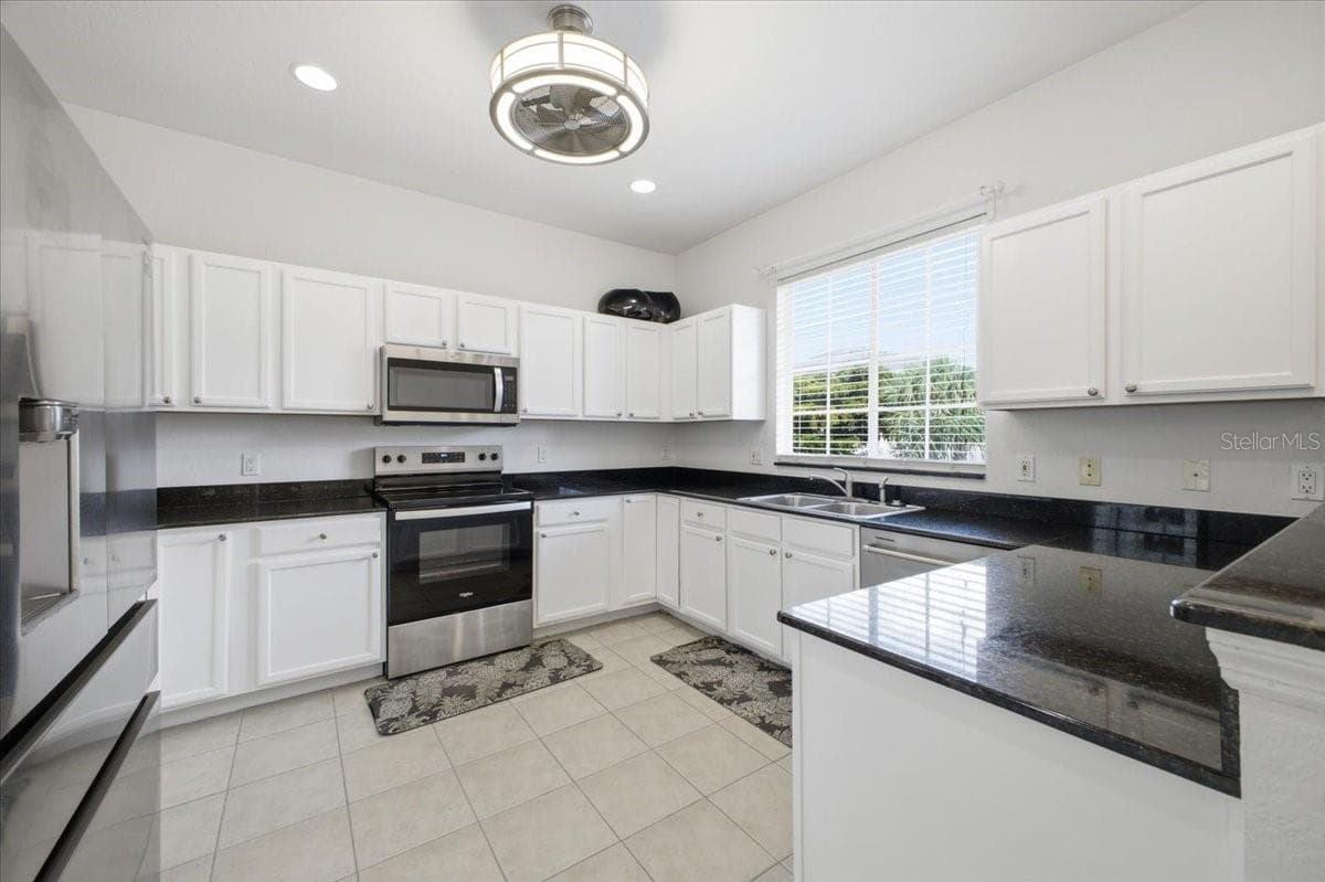 3305 10th Ln W photo 4