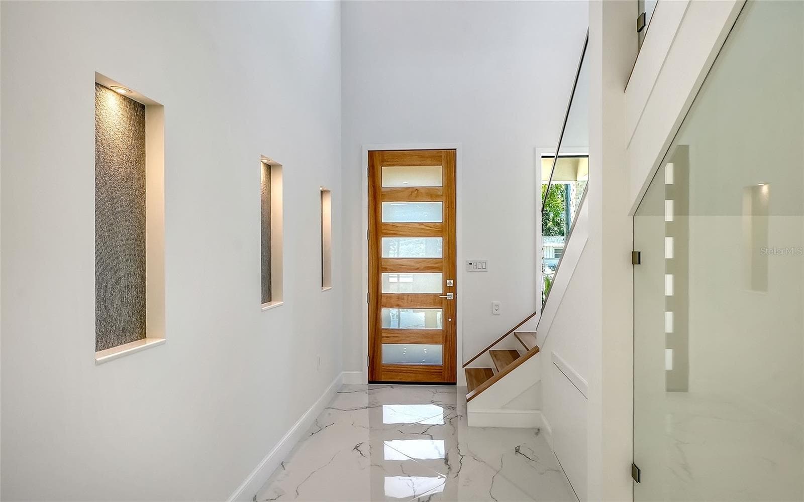 2483 Bay St photo 5