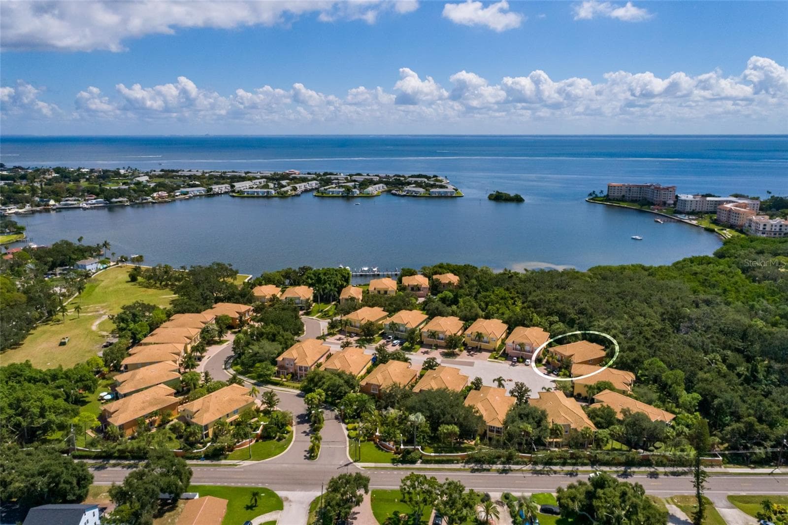 190 Banyan Bay Dr photo 2