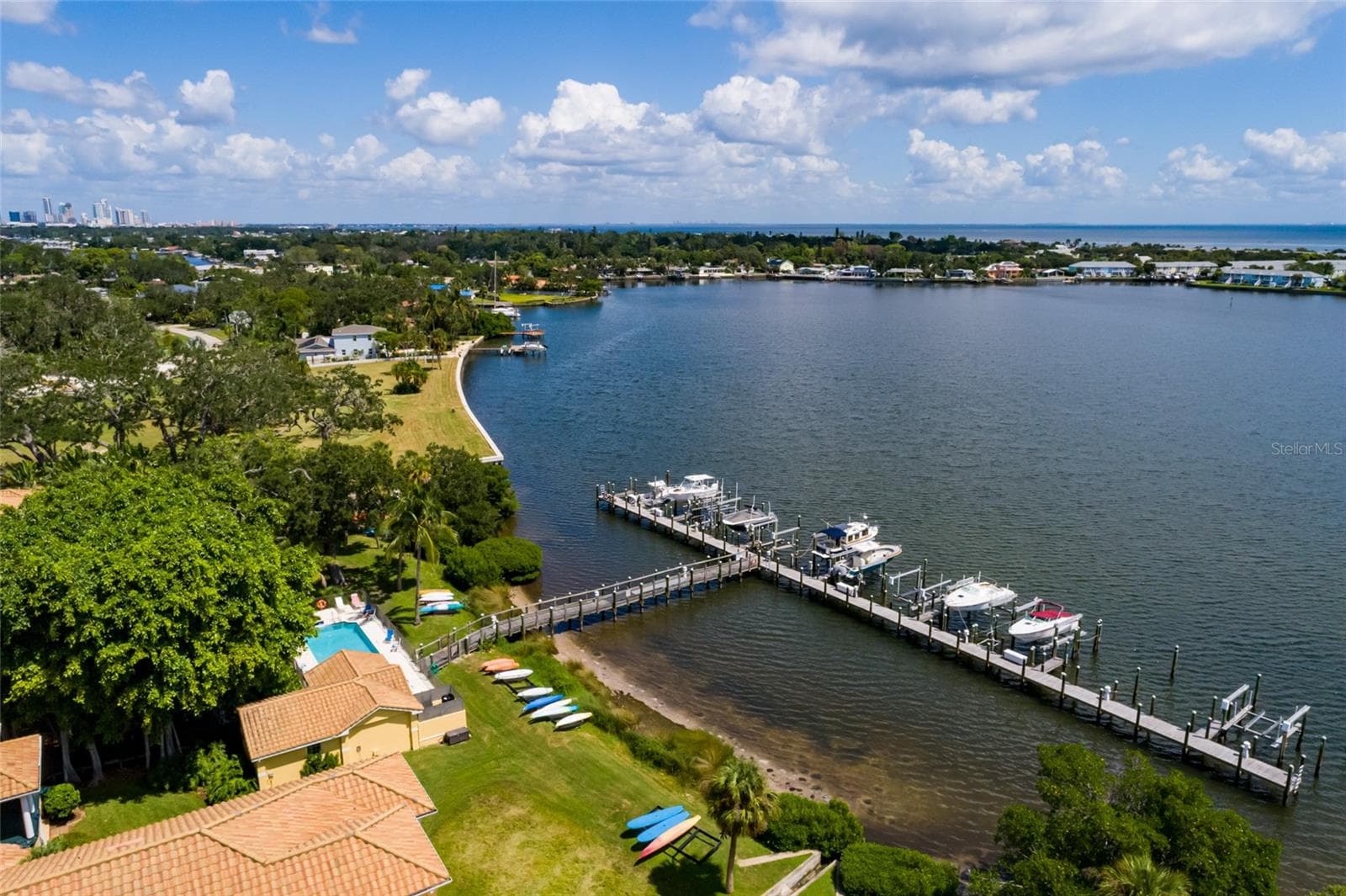 190 Banyan Bay Dr photo 3