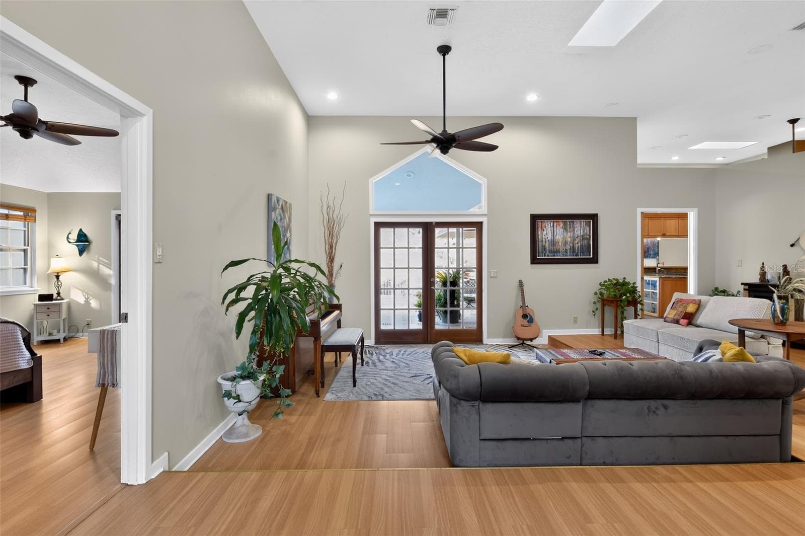 4424 Friar Tuck Ln photo 3