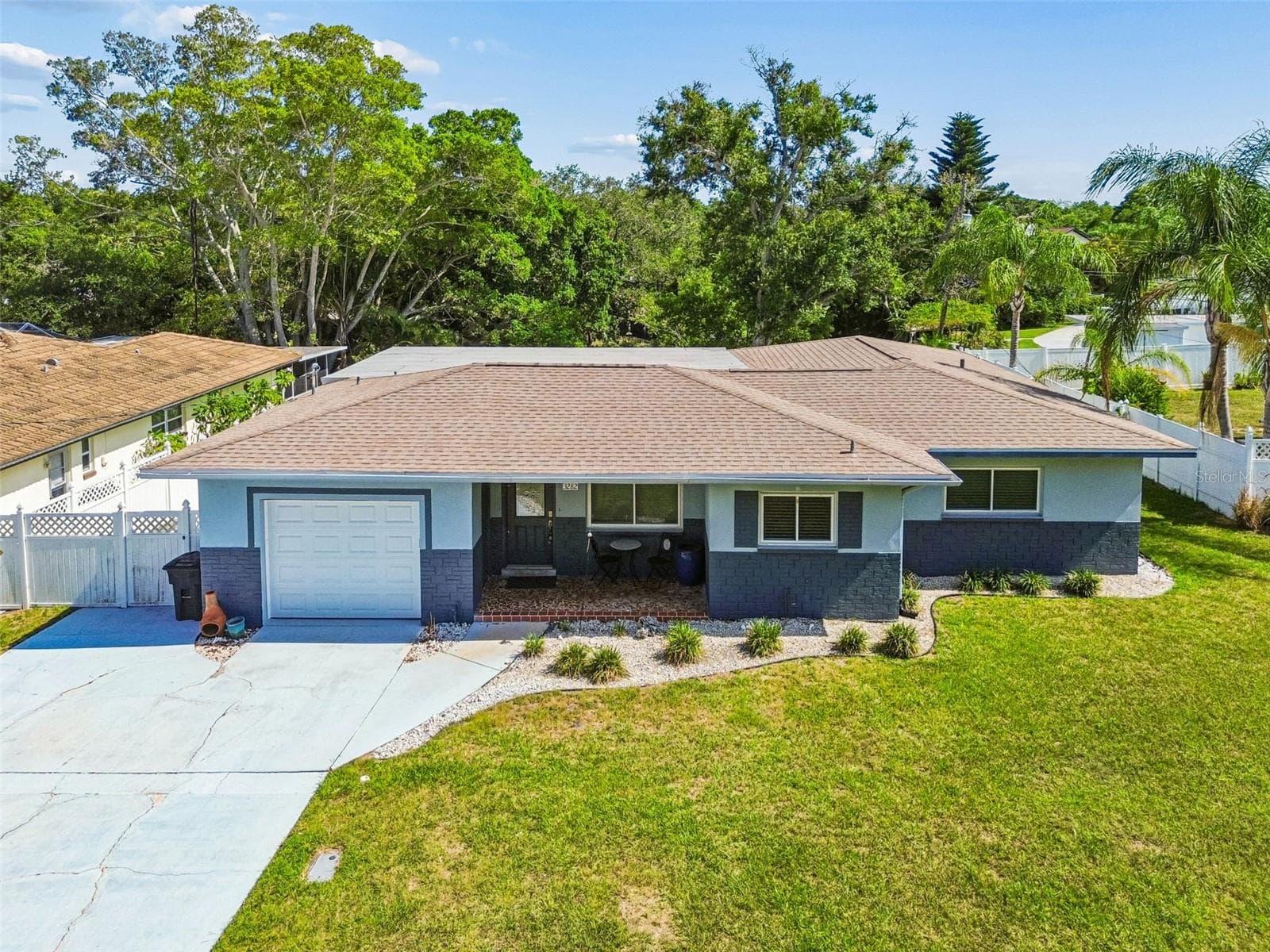 3282 Honeysuckle Rd photo 3