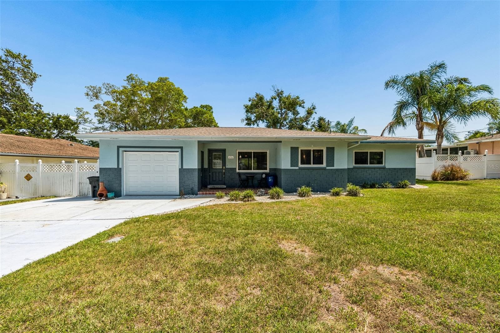 3282 Honeysuckle Rd photo 5