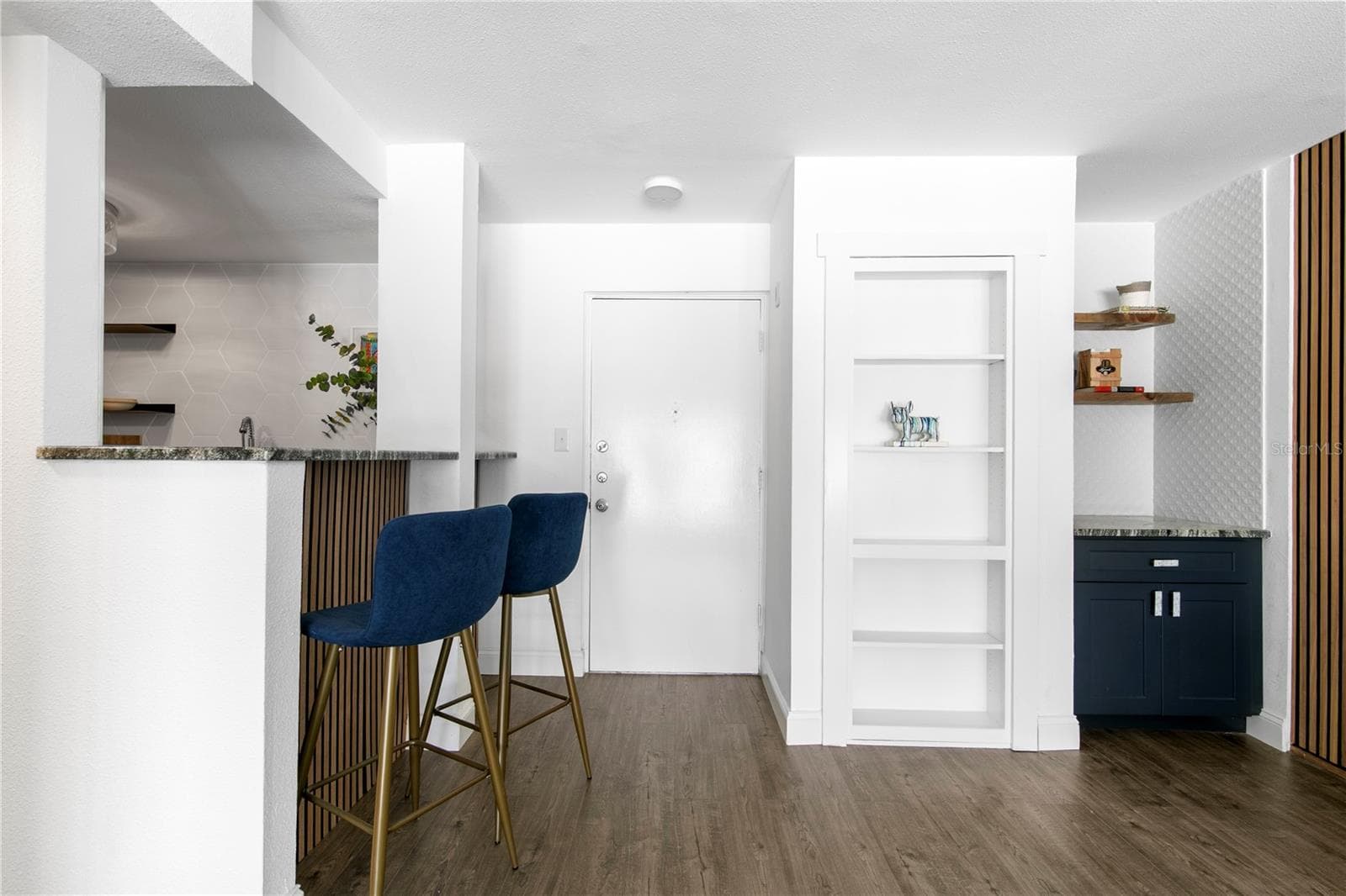 2302 S Manhattan Ave #108 photo 2