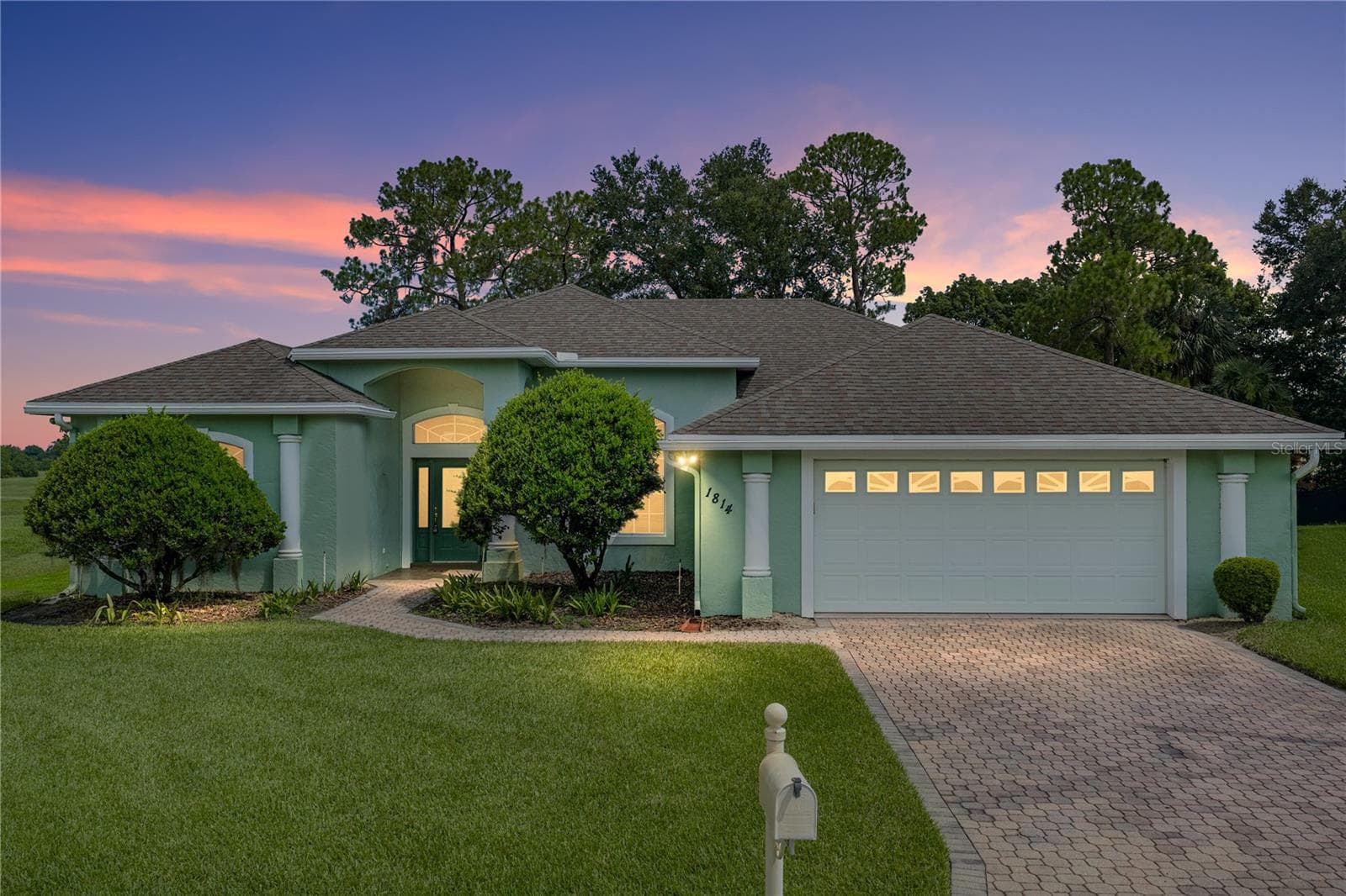 1814 Sandhill Ln photo 2