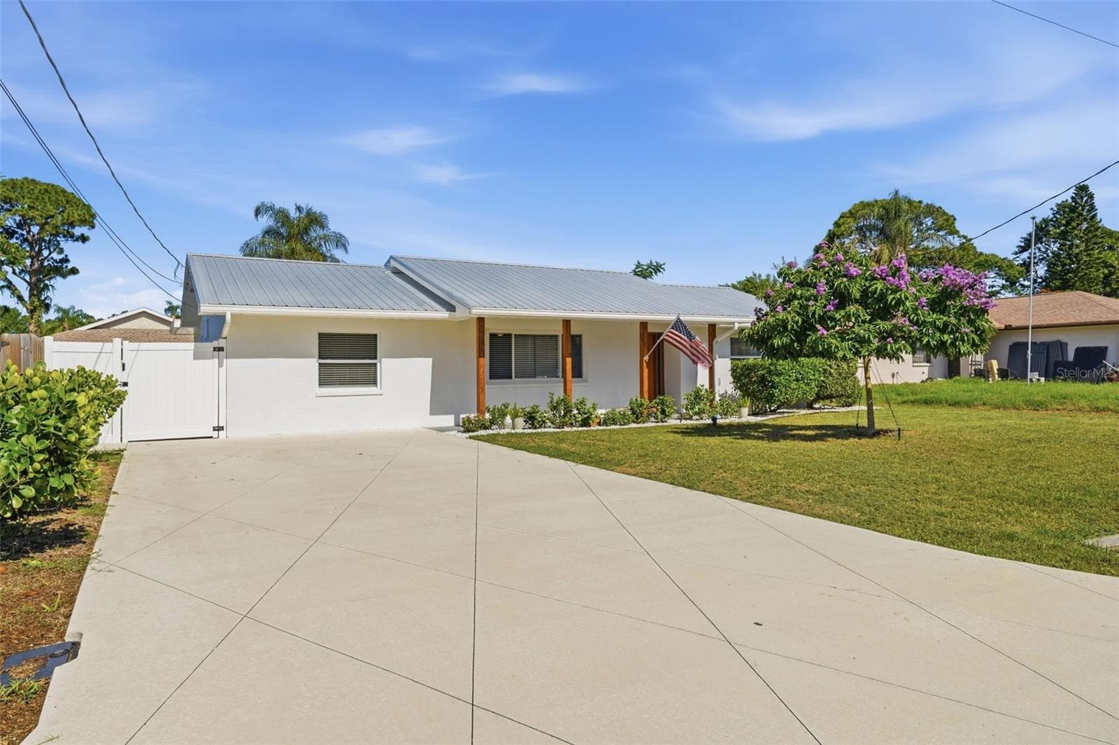 2600 Cambridge Dr photo 2