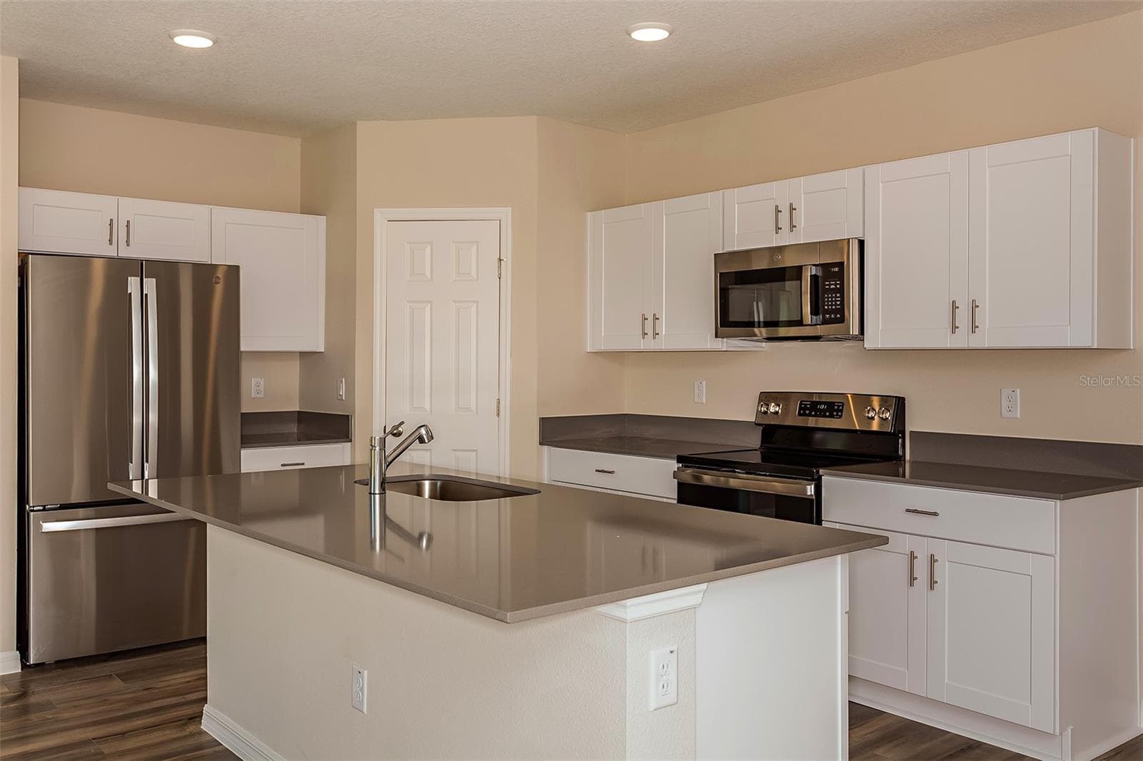 5449 San Pietro Dr photo 2