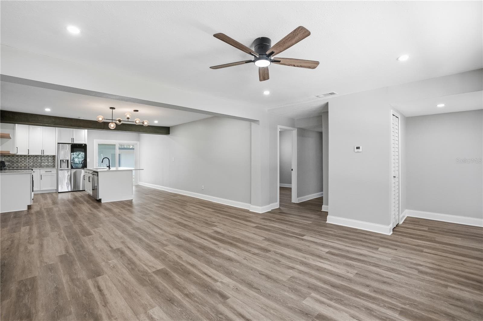 707 Aberdeen Cir photo 4