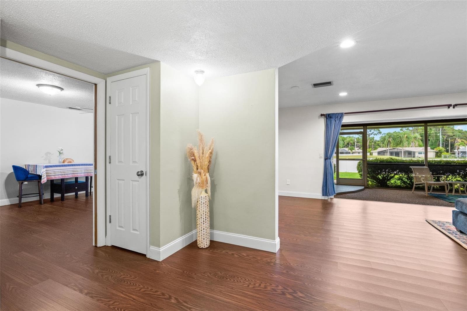 6729 Tequesta Dr photo 3