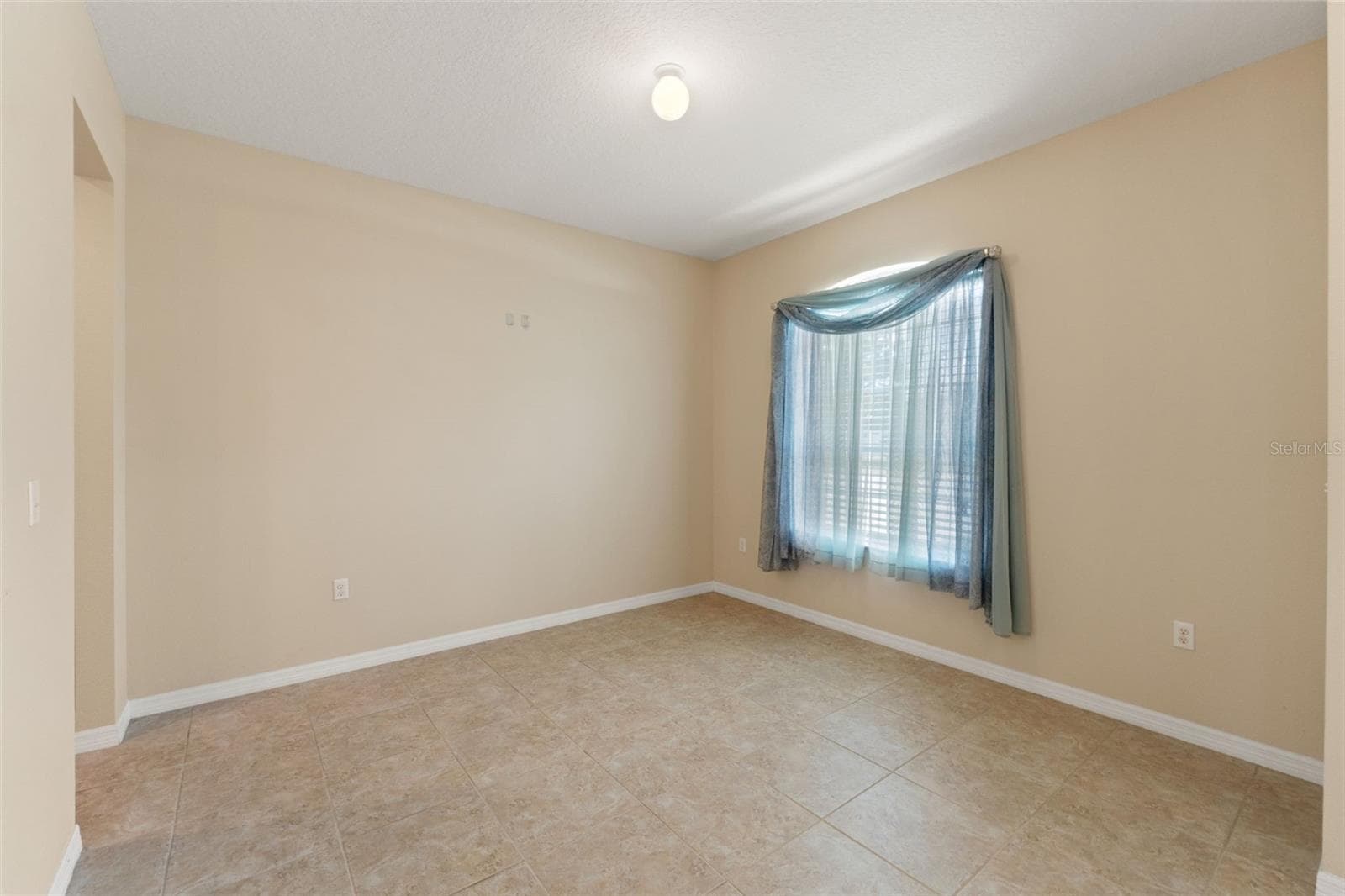 13589 Hunters Point St photo 5