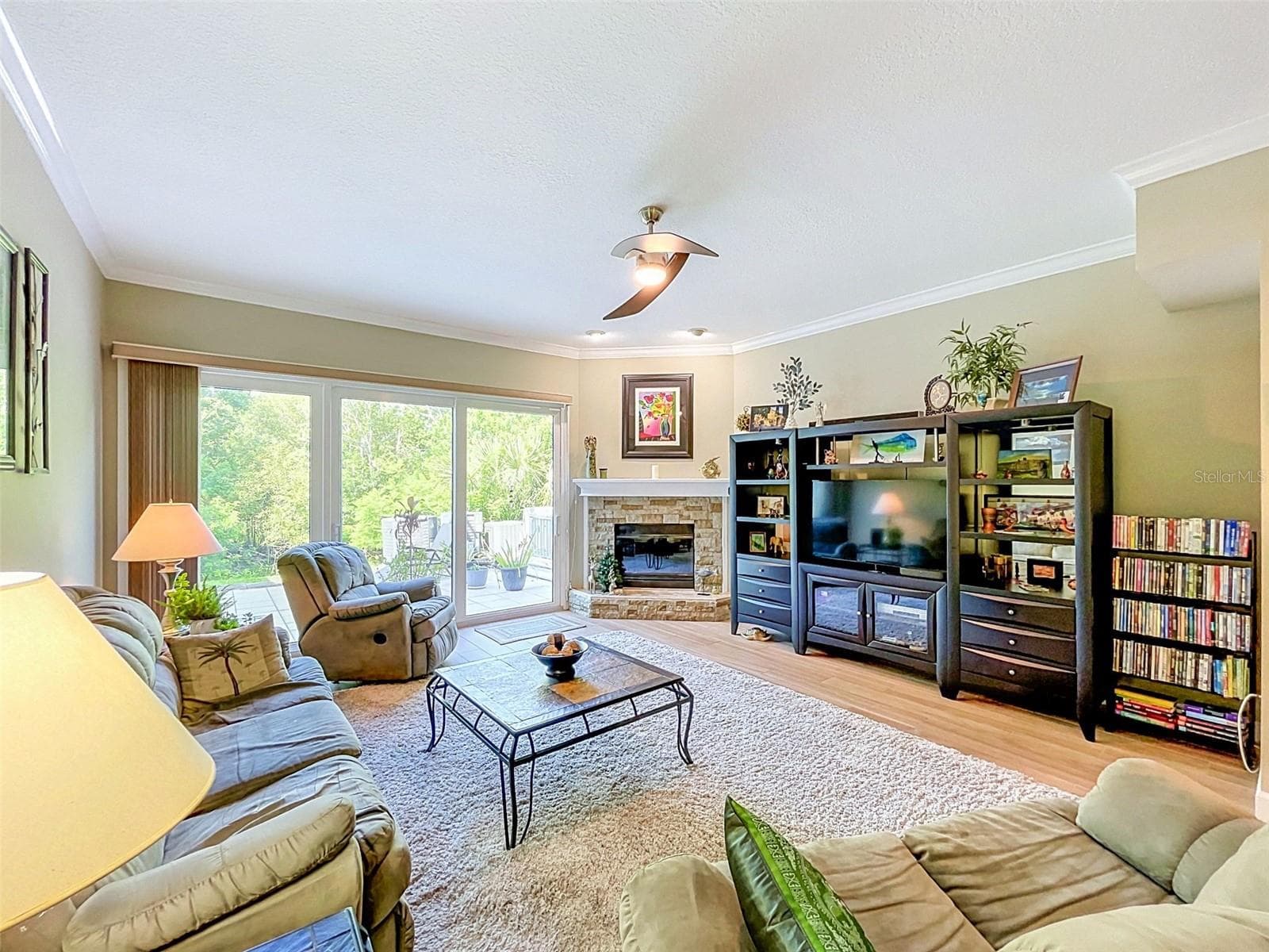 1722 Arabian Ln photo 2
