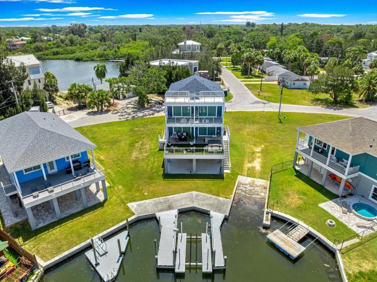 6812 Driftwood Dr photo 4