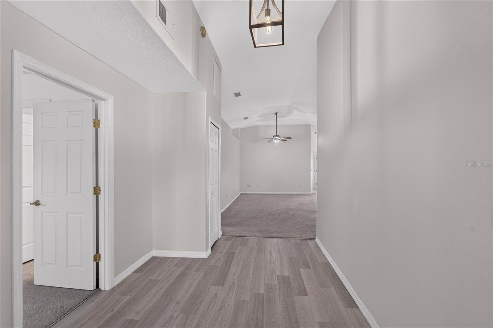 1514 Oracle Dr photo 3