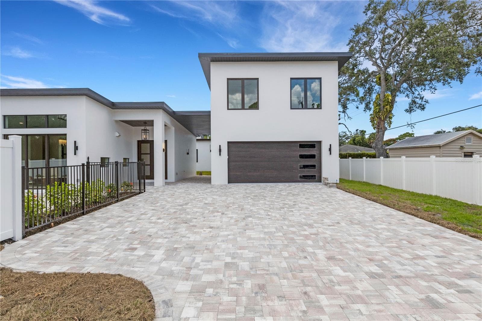2079 Hibiscus St photo 2